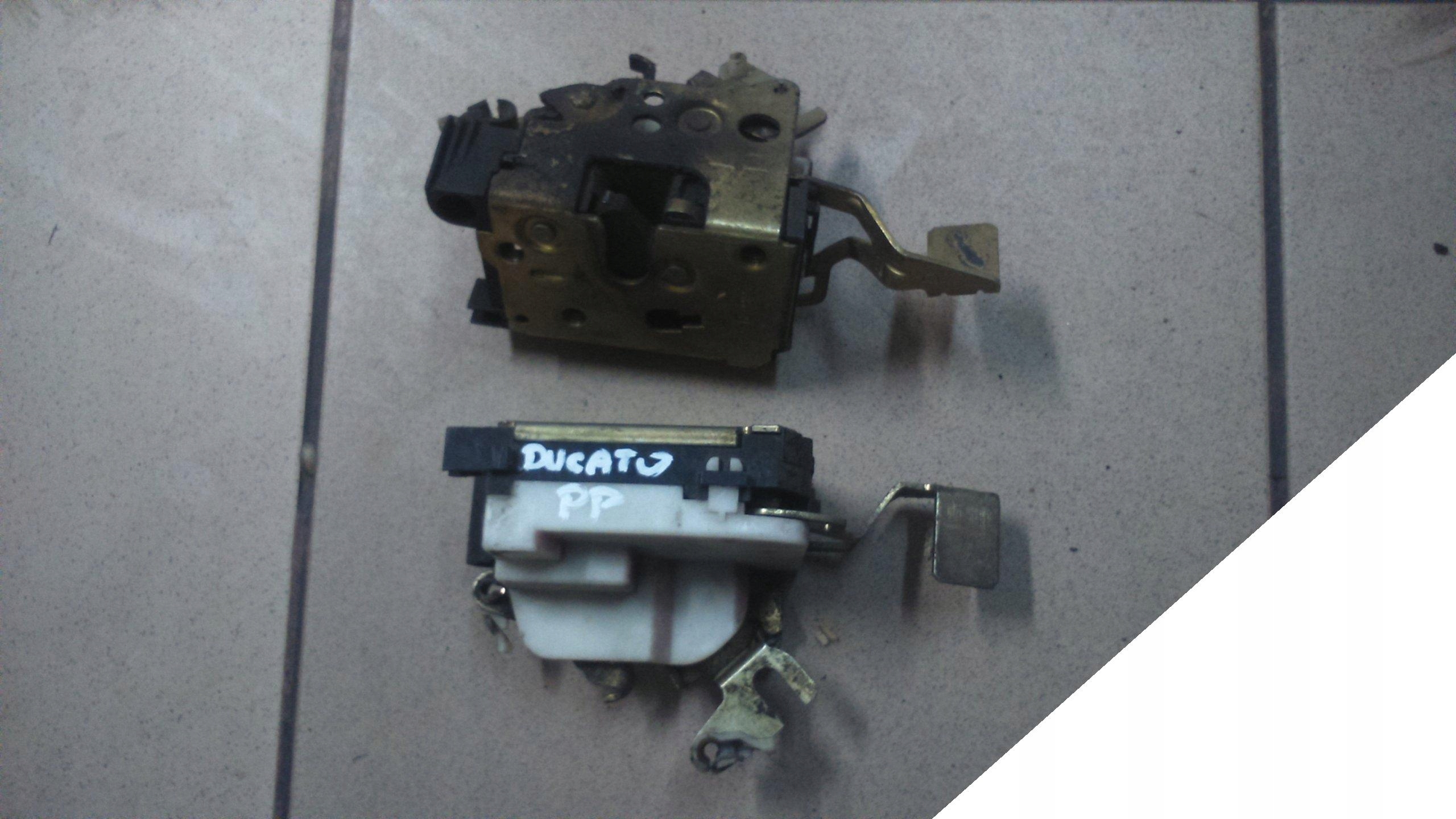 FIAT DUCATO 94-02 ZAMEK Z DRZWI PRAWYCH PRZEDNICH