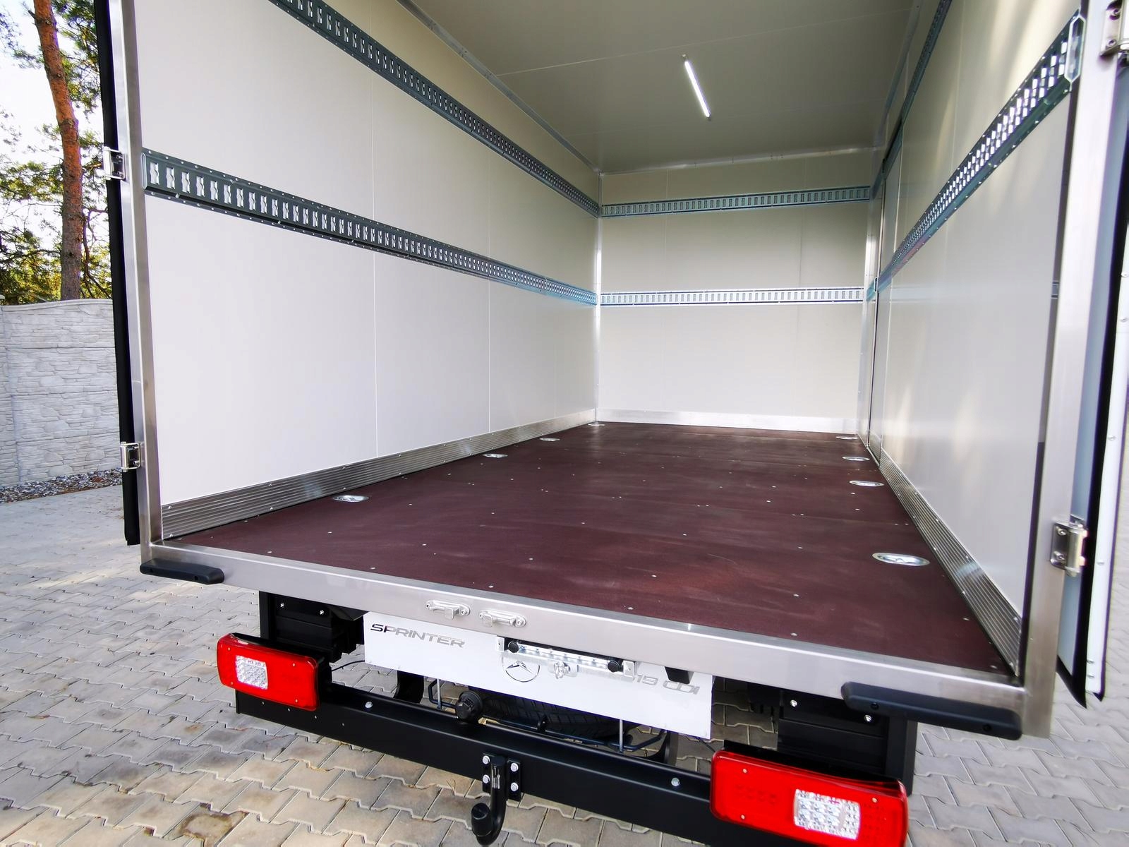 Zabudowa Busa Kontener Izoterma Chłodnia - wycena Numer katalogowy części 1