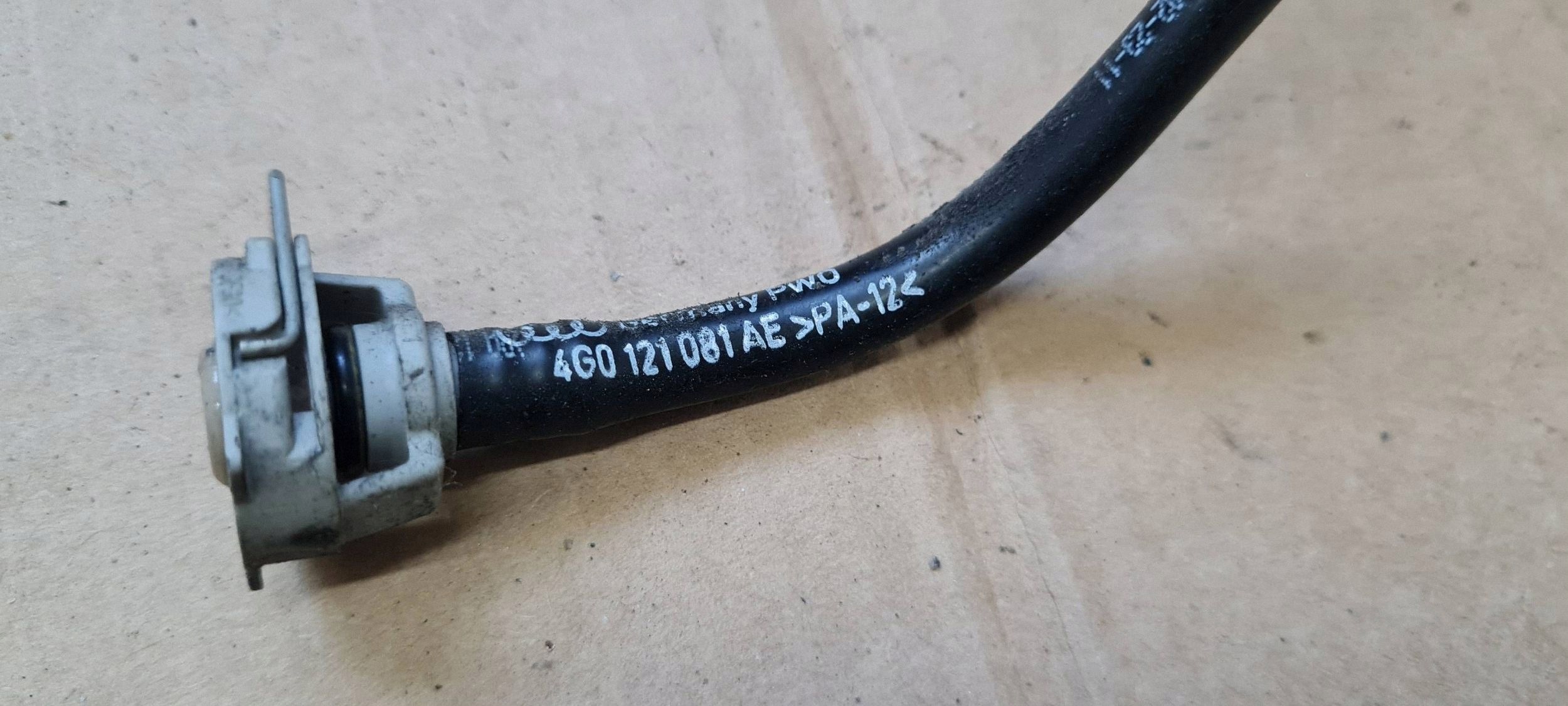 A7 4G prijenos cijevčica vode 3.0 TDI 4G0121081AE A6 C7 4G