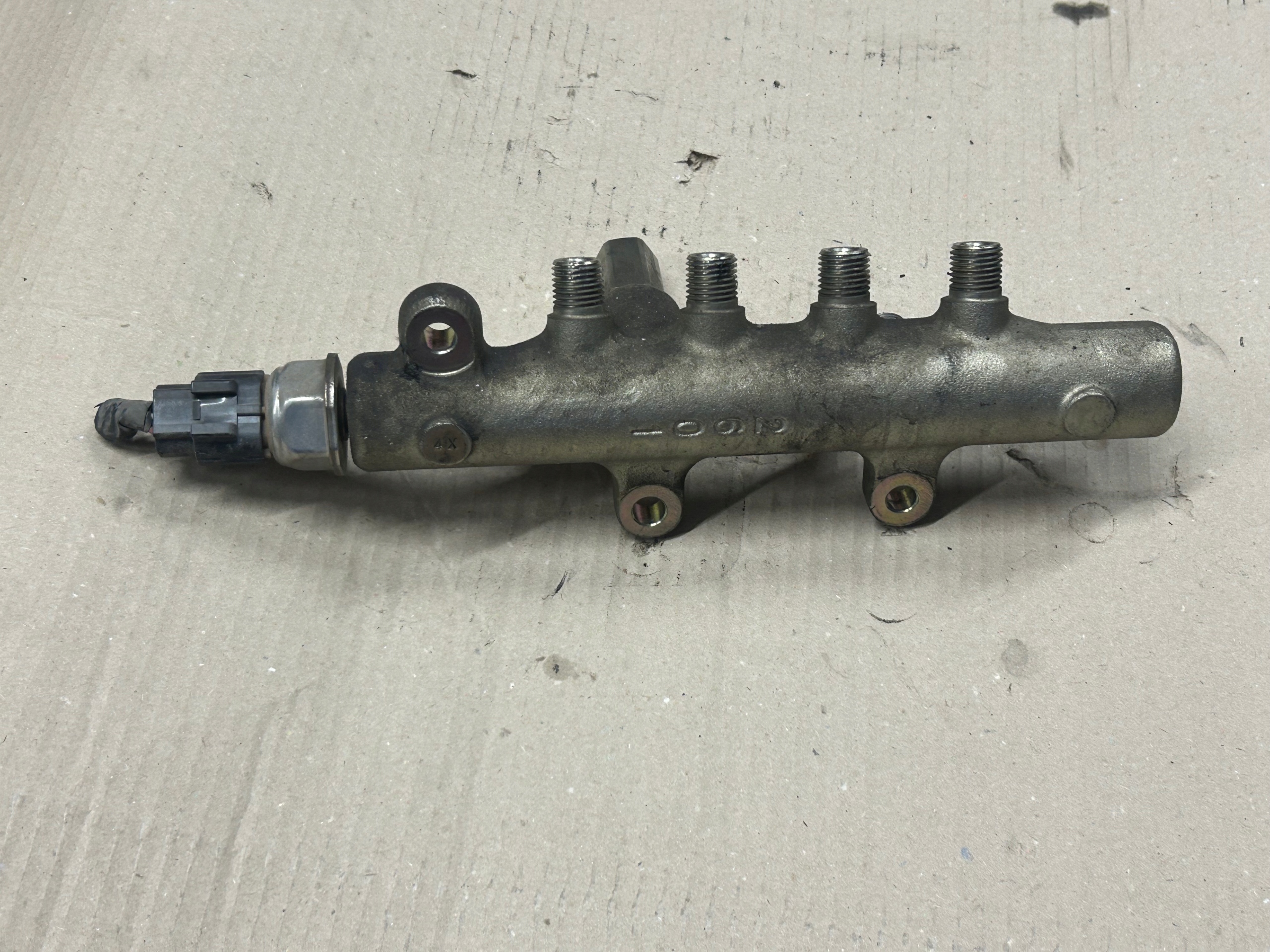ISUZU D-MAX 2,5 D Rampe injection A50002140