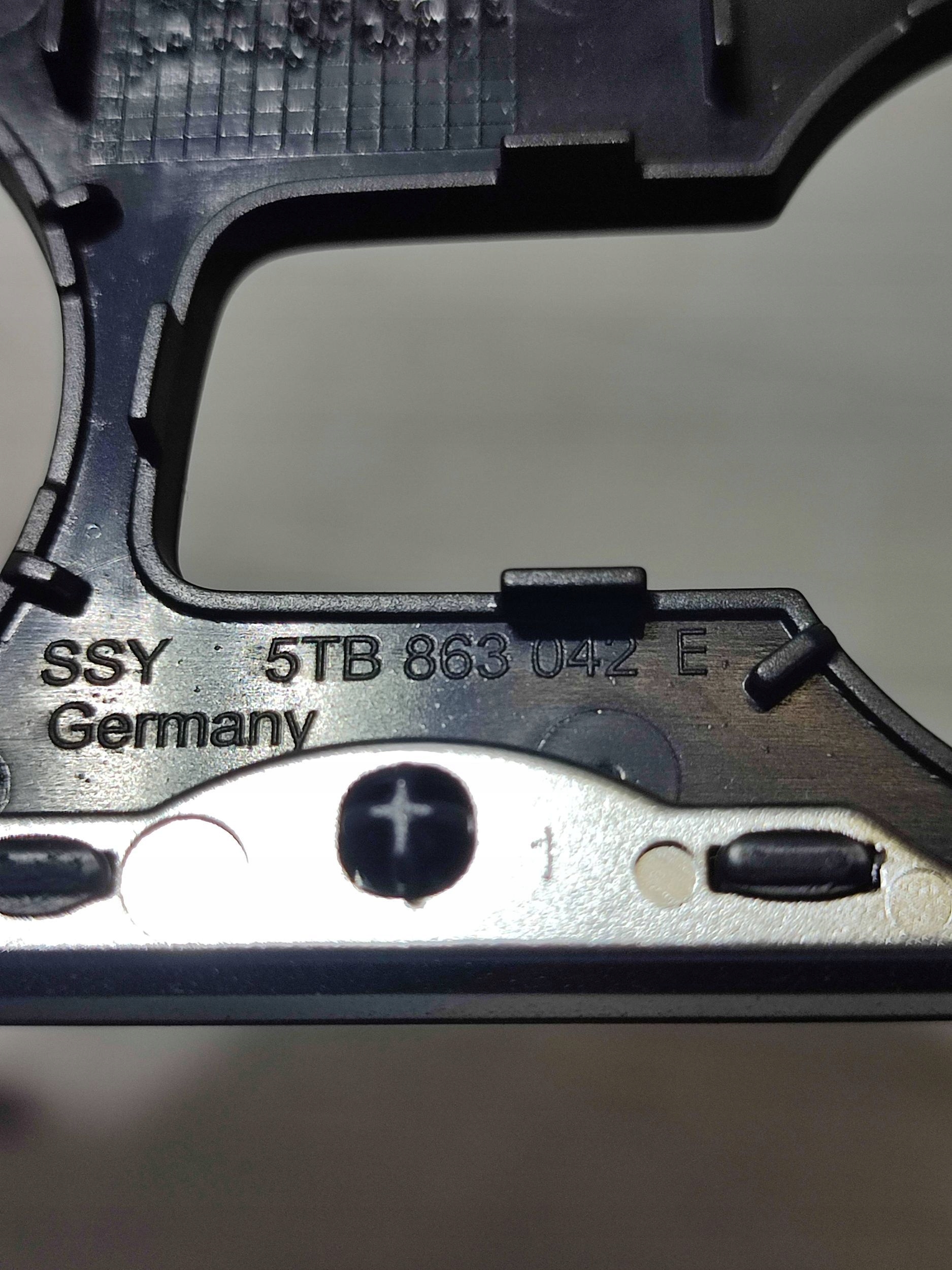 Volkswagen Touran III 20r 5TA panel central