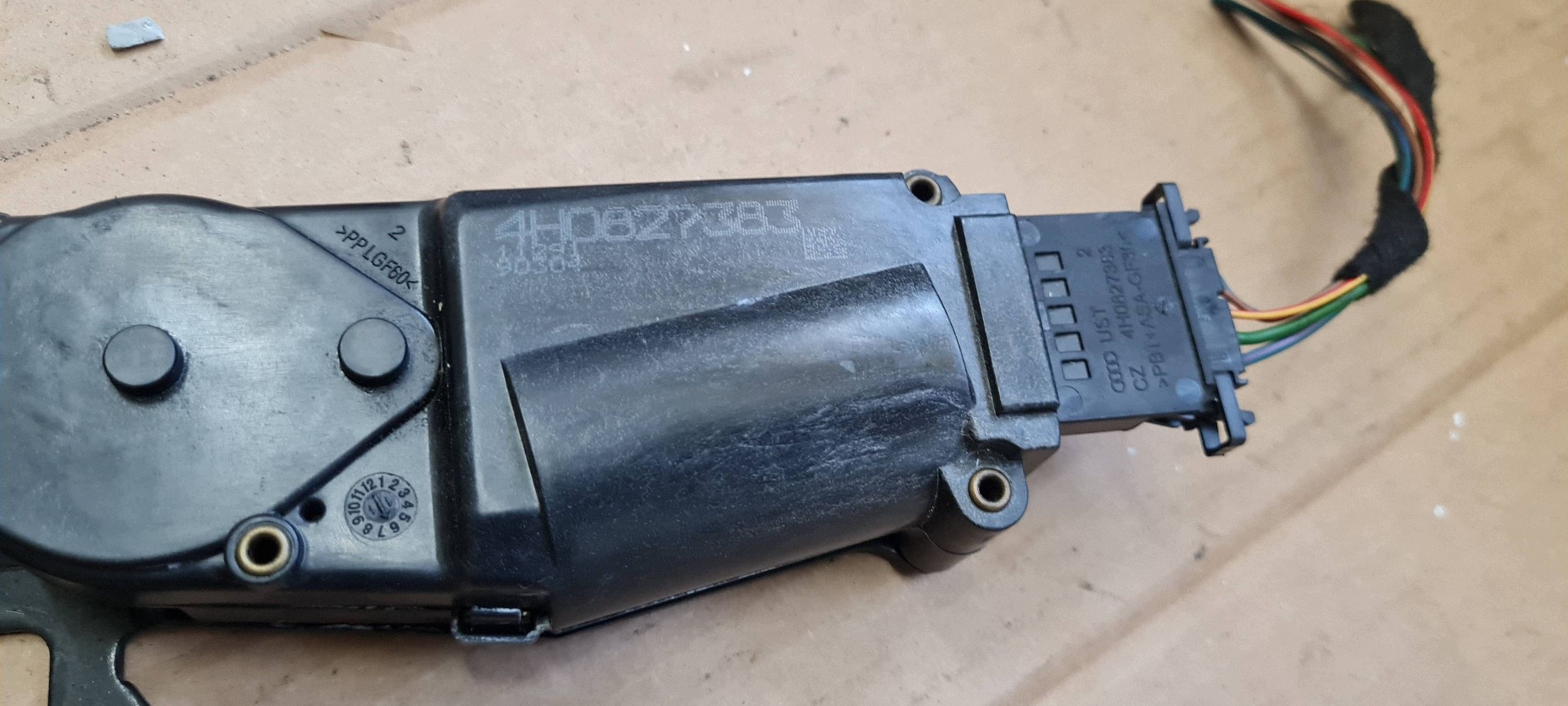 A7 4G S7 lock DOCIAG bonnet boot AUDI A6 C7 4G 4H0827383