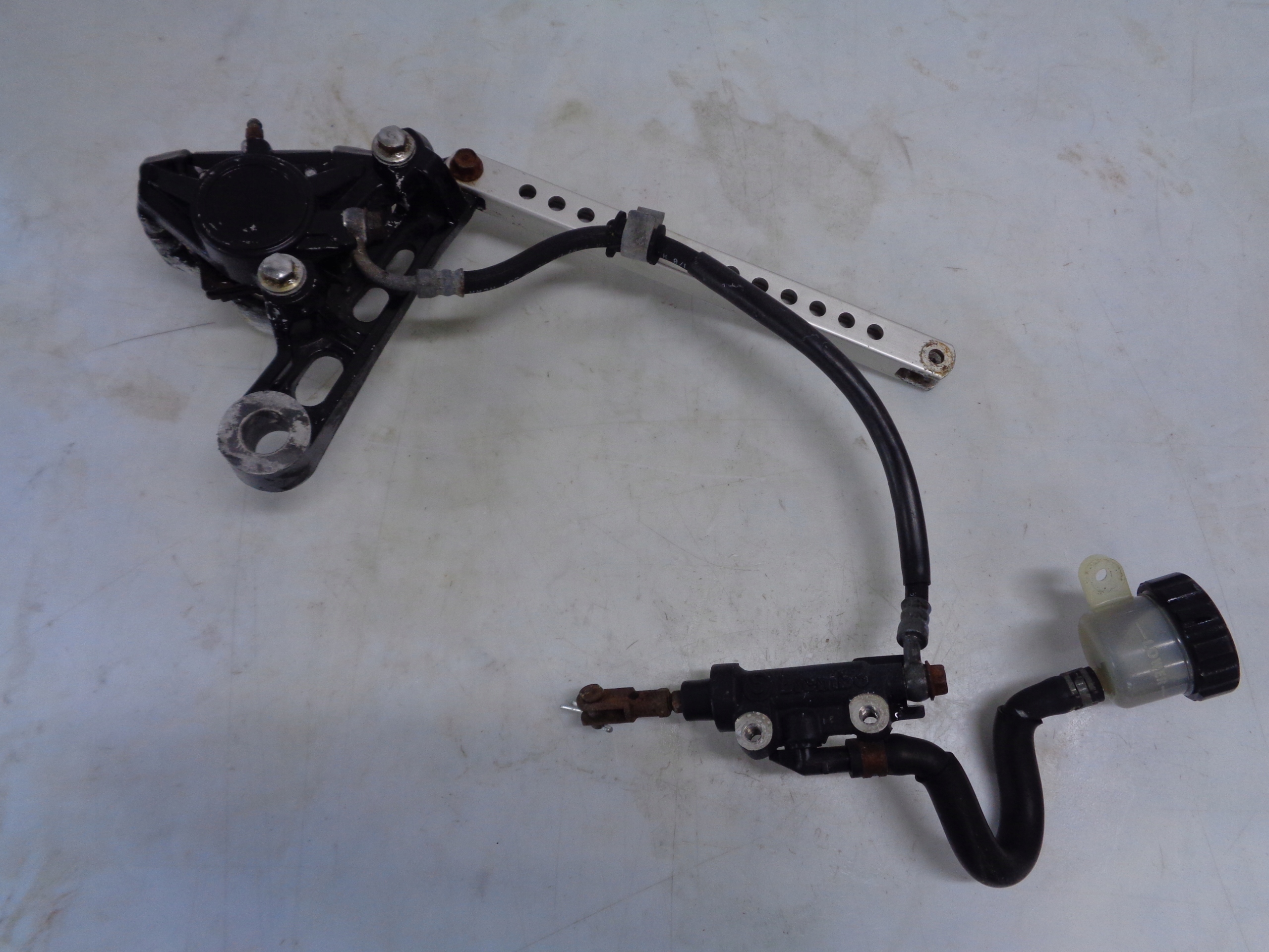 Yamaha YZF 600 Thundercat 96-03 зажим насос задний