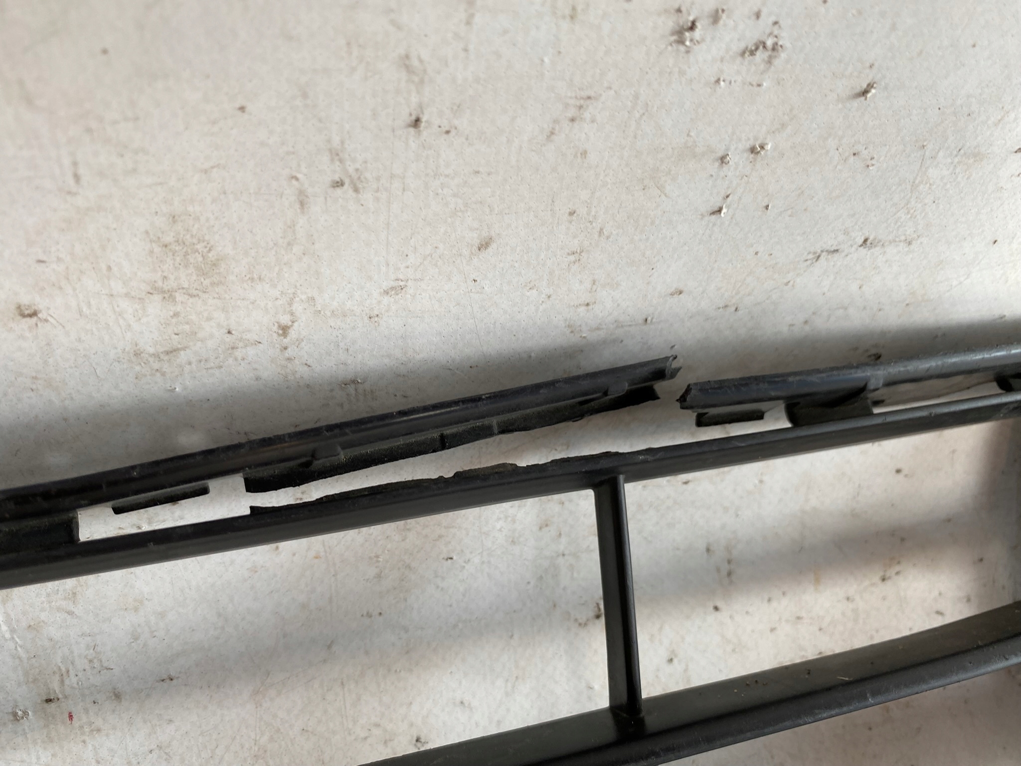 SUBARU XV 17- grid central of a bumper front 57731FL110