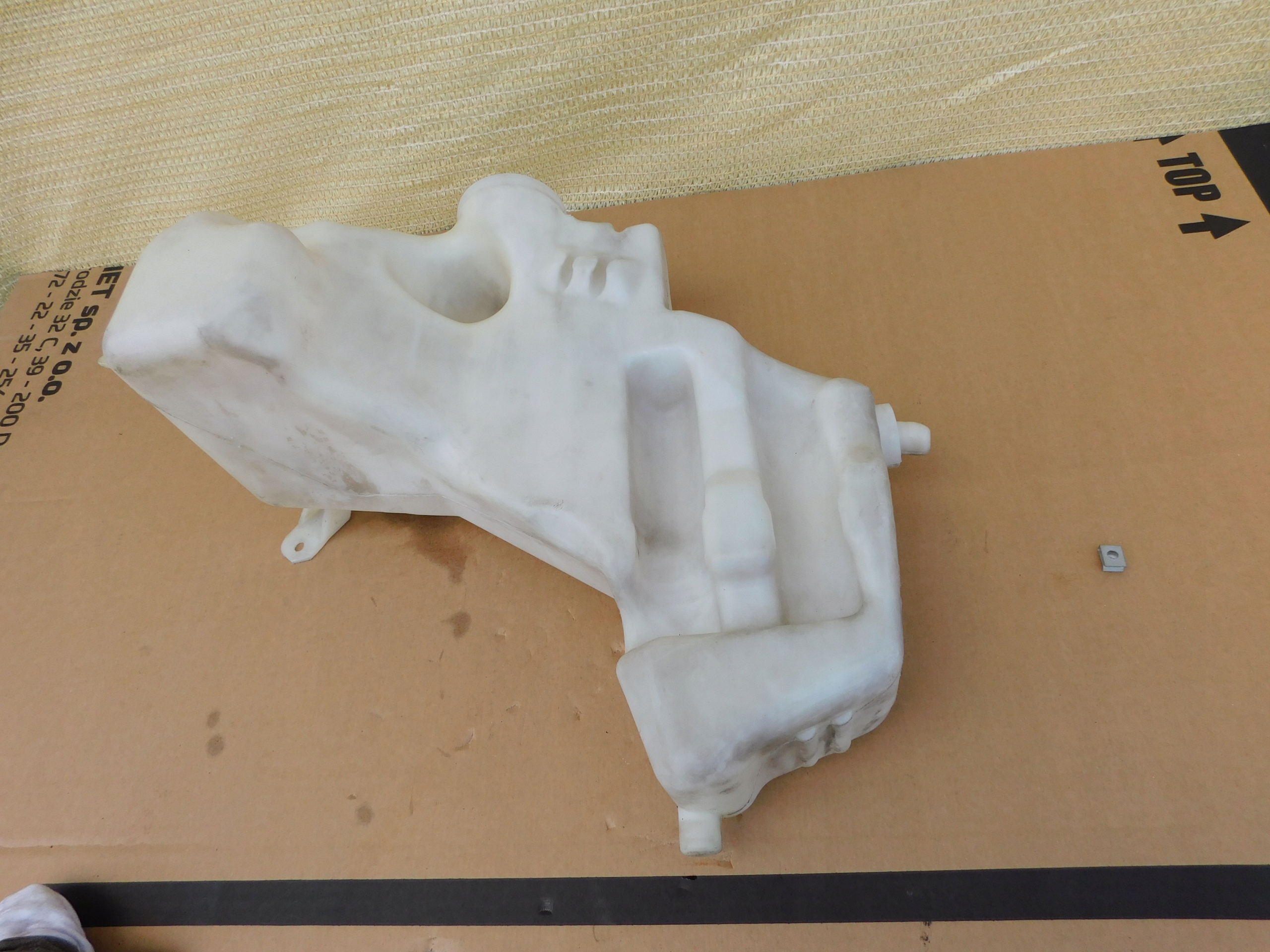 washer fluid tank Sprinter CDI 00-06r. A9018690120 original