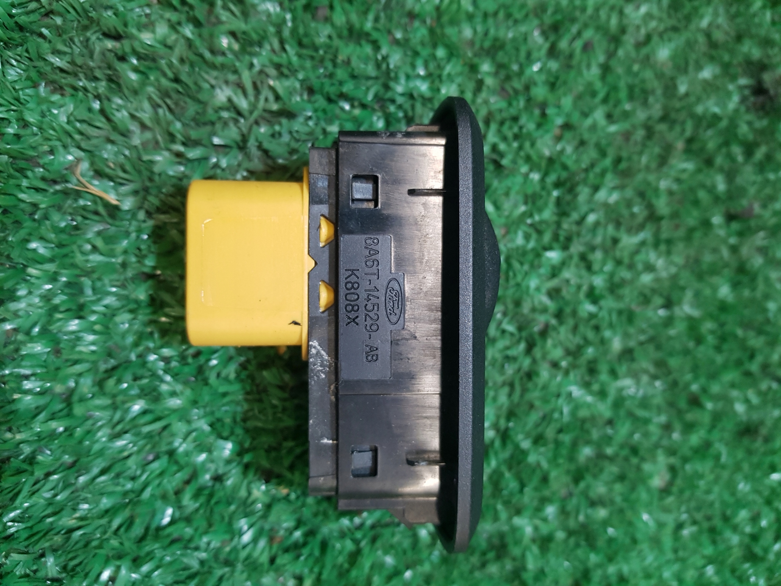control panel windows of the passenger right front FORD FIESTA MK 7 8A6T-14529-AB