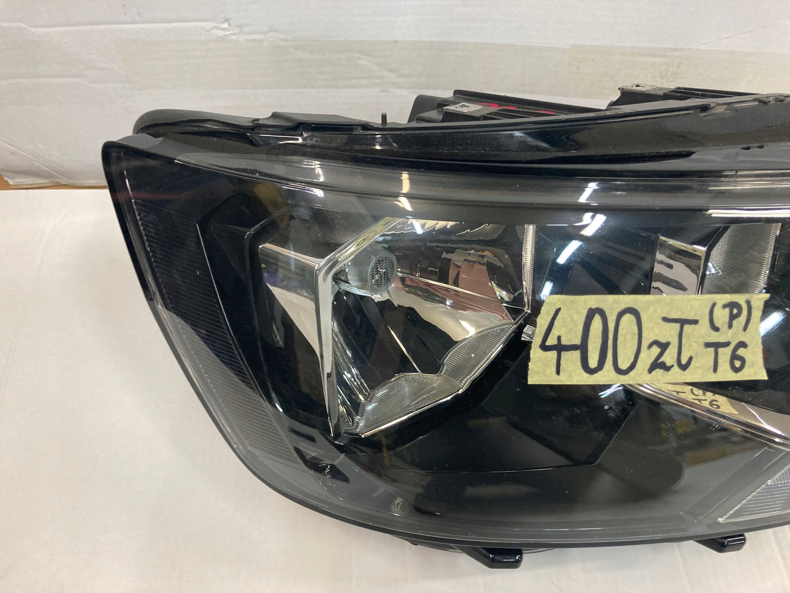 VW T6 Transporter 15- REFLEKTOR right front light right front original