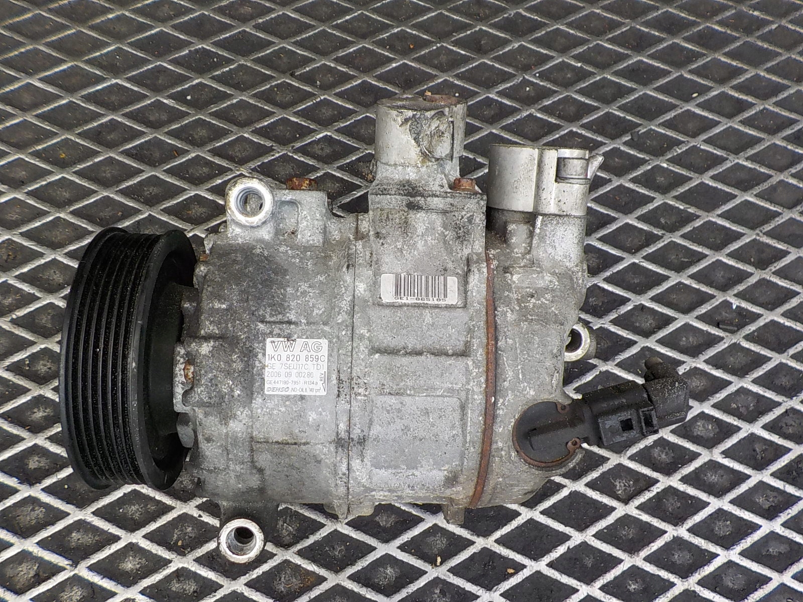 КОМПРЕССОР КОНДИЦИОНЕРА VW GOLF V 1.6 1K0820859C