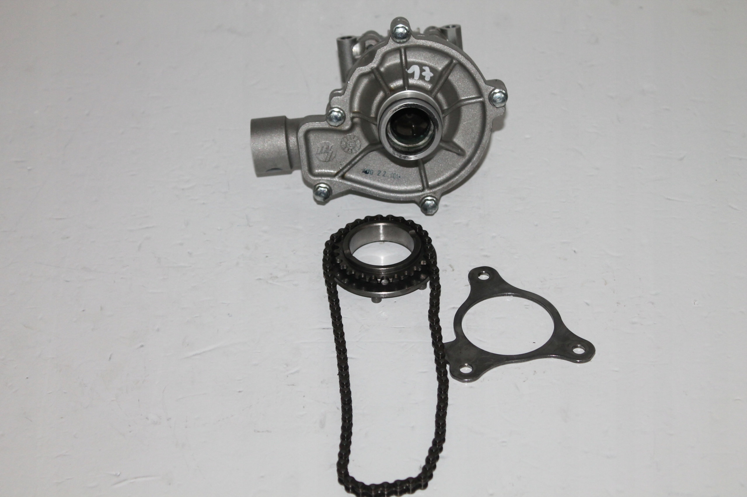 TRIUMPH TIGER 800 POMPA OLEJU