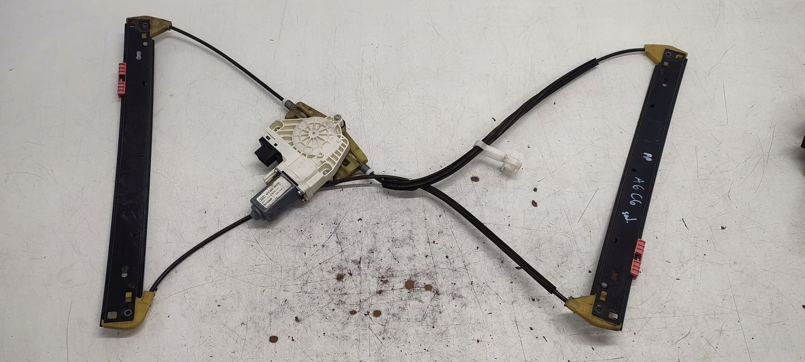mécanisme essuie glaces droite avant mécanisme Audi A6 C6