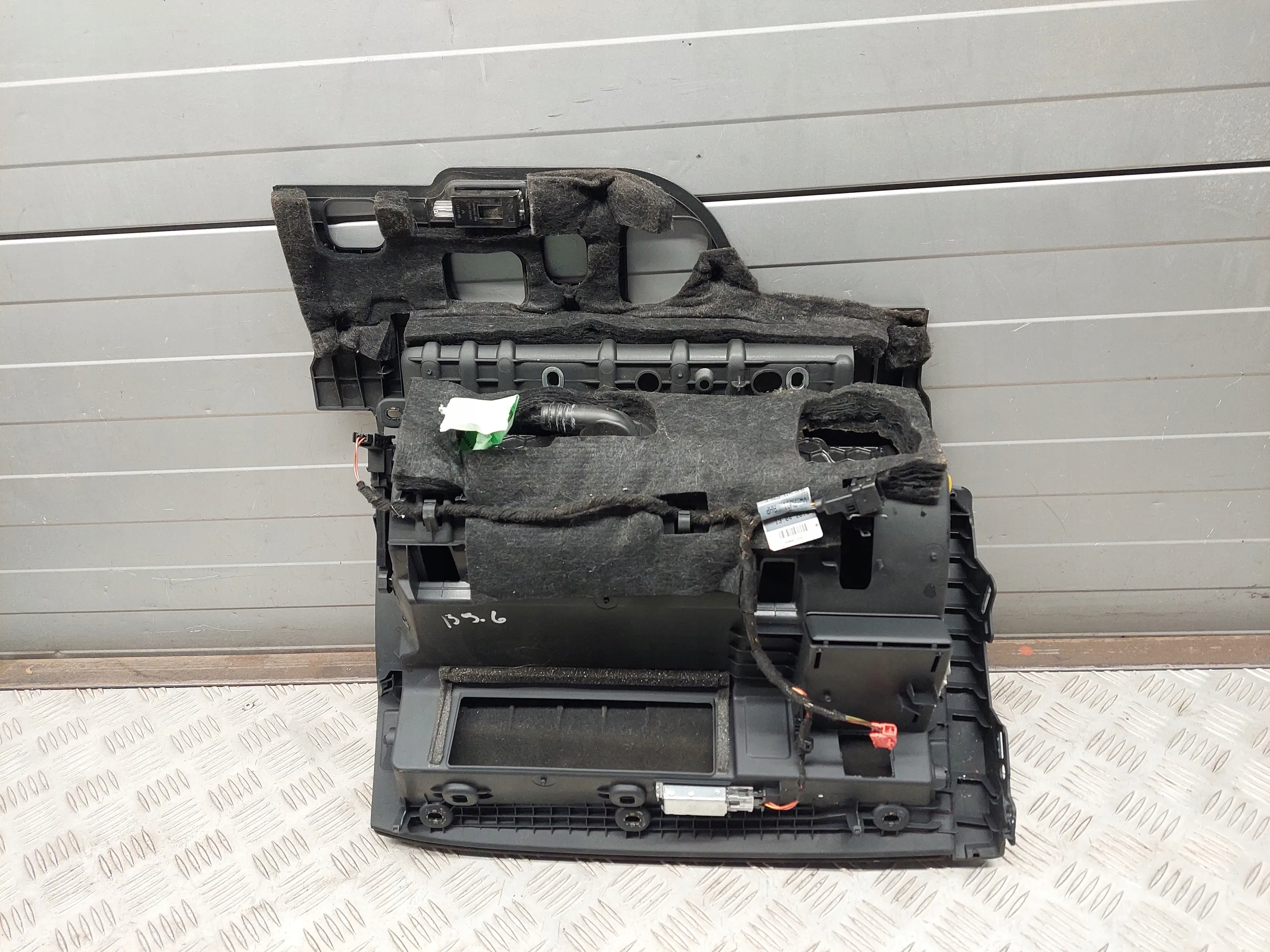 Audi A4 S4 B9 8W1880302 перед правая сторона