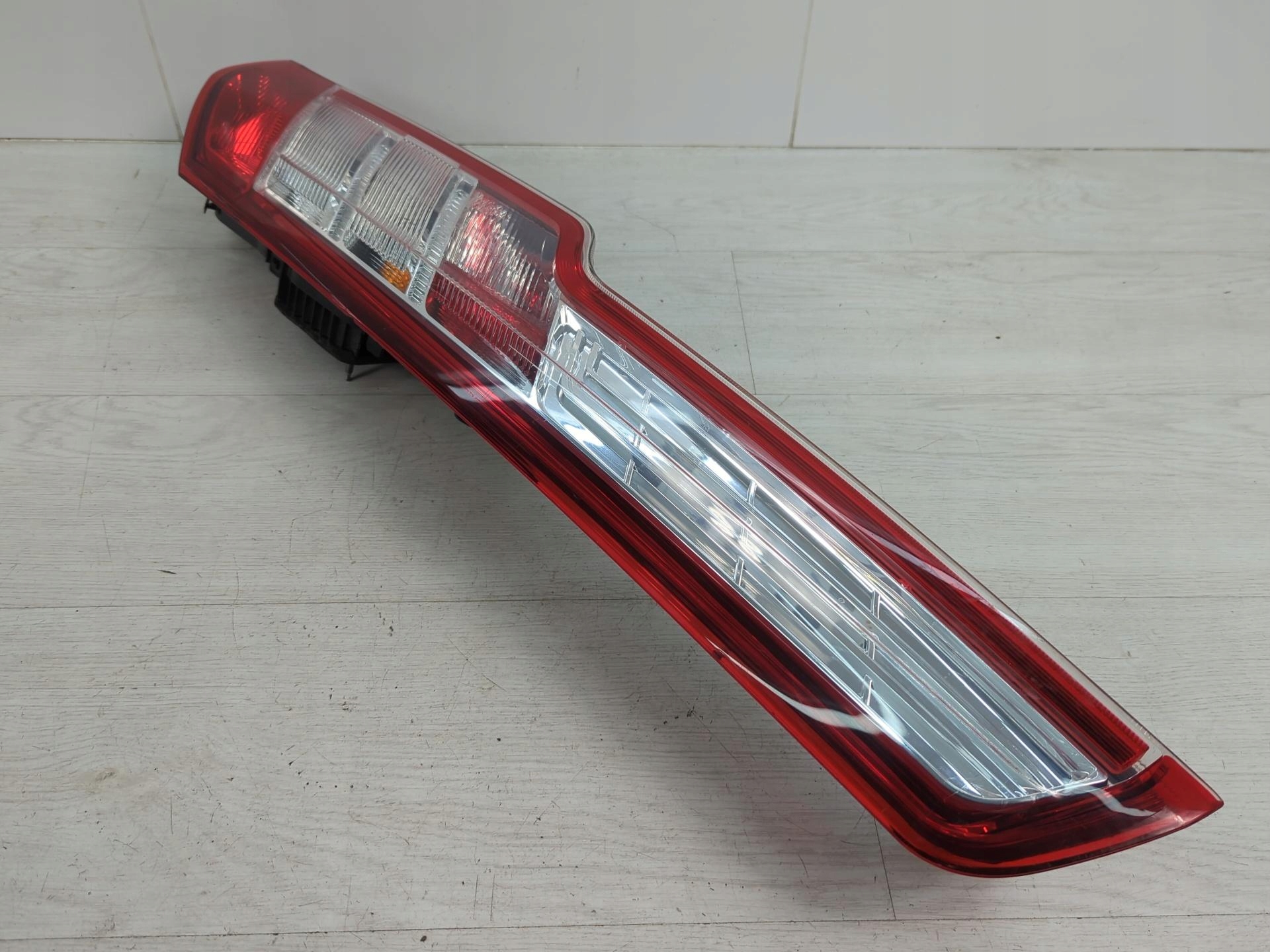 фонарь правый FORD TRANSIT BK21-13404-AJ BK21-13N004-AC