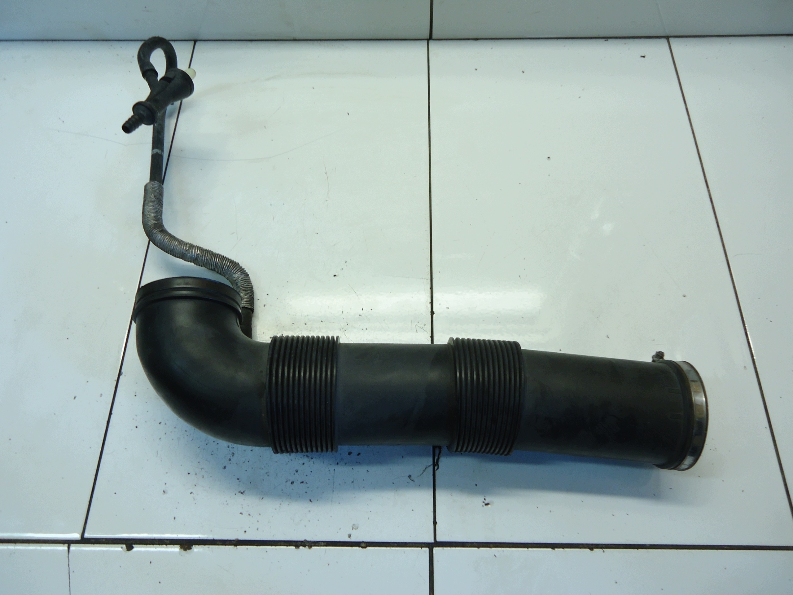 PORSCHE CAYENNE 3.2 V6 VR6 BFD rohr luft 7L5128684A