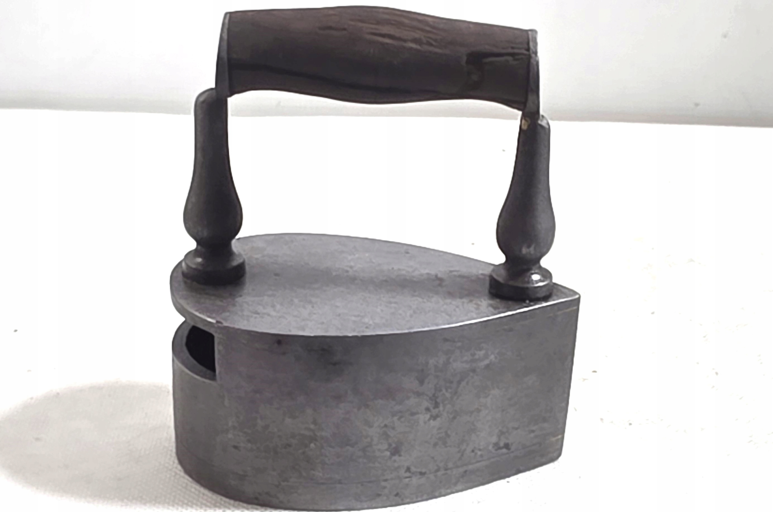 STARE MAŁE ŻELAZKO ŁEZKA 1,08KG 11,5CM