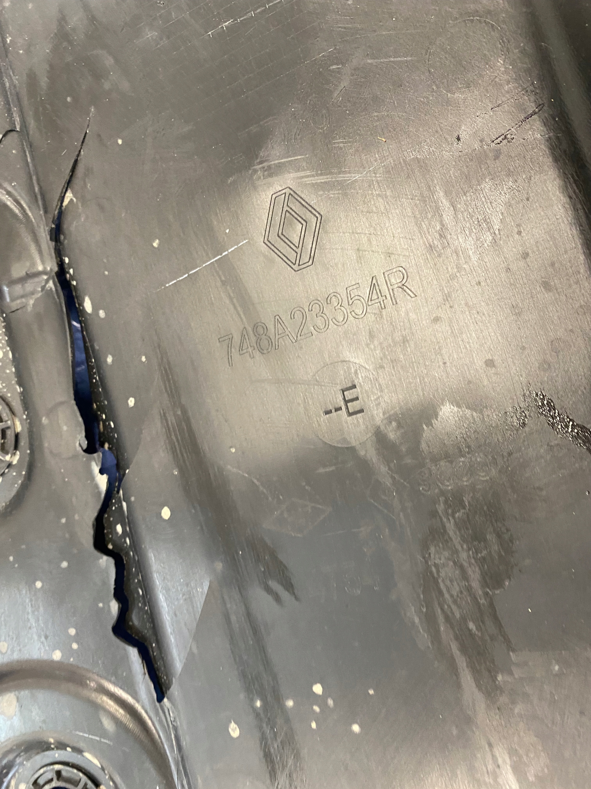 Logan III Blende Abdeckung abdeckung Unterfahrschutz 748A23354R