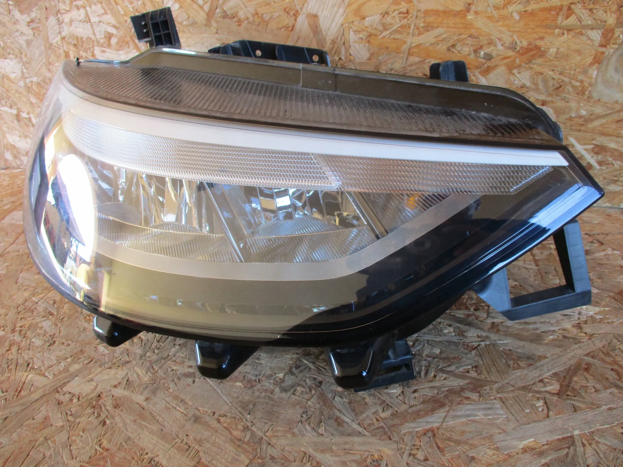 light front front right VW ID3