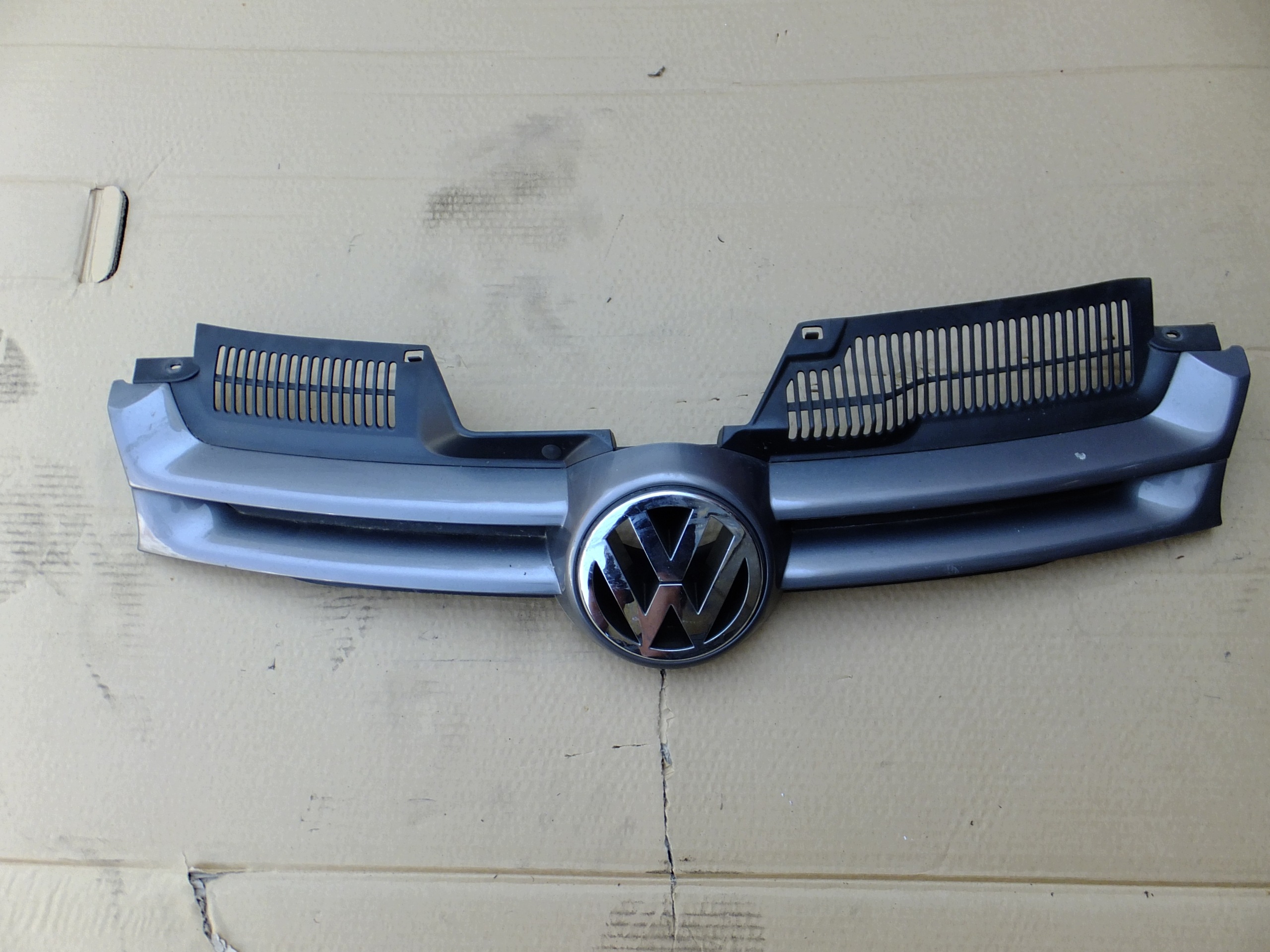 Grille vw golf V 2007r 1K0853655A