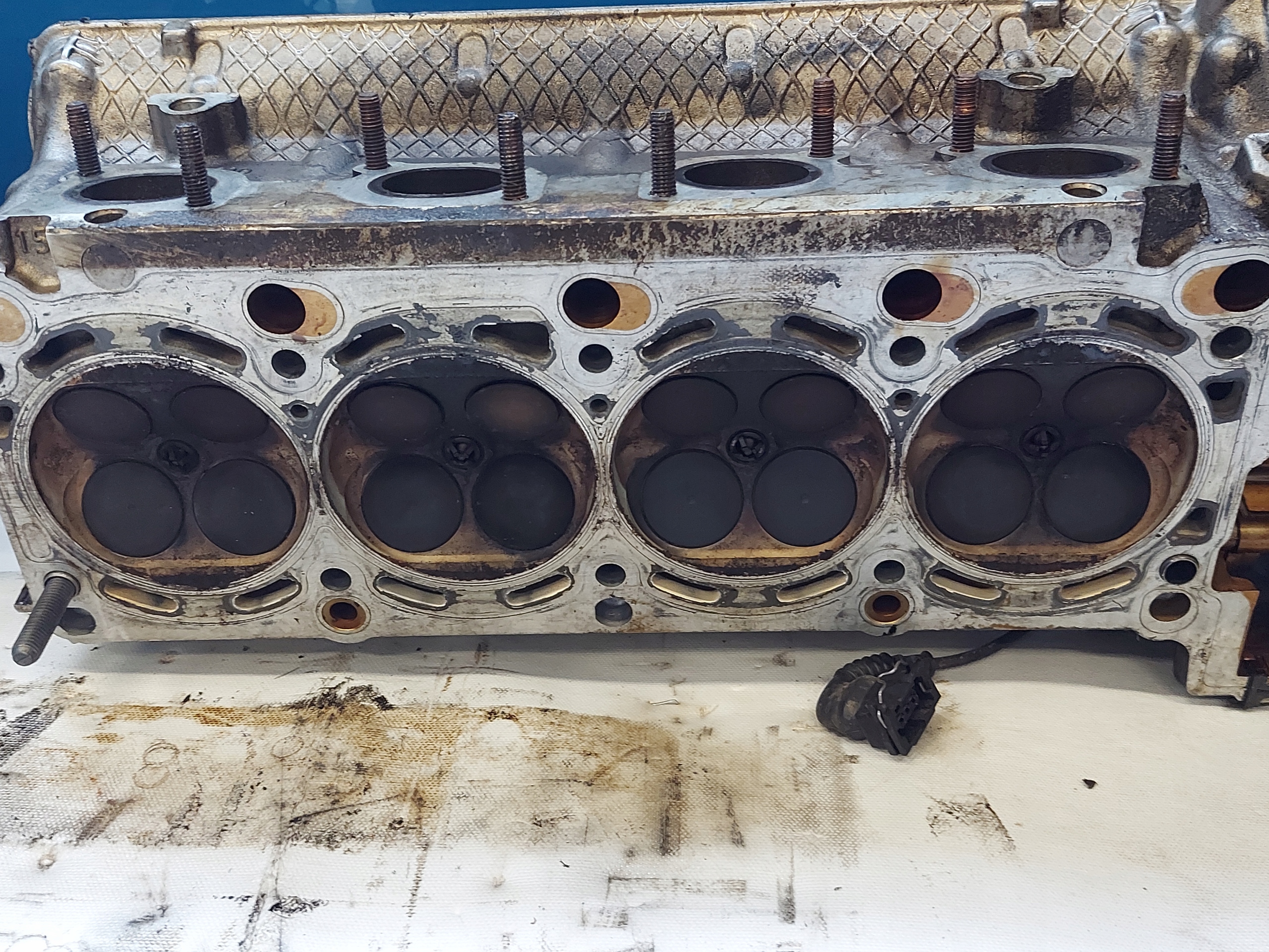 head. BMW X5 E53 E39 4.4 V8 1745461,1745465
