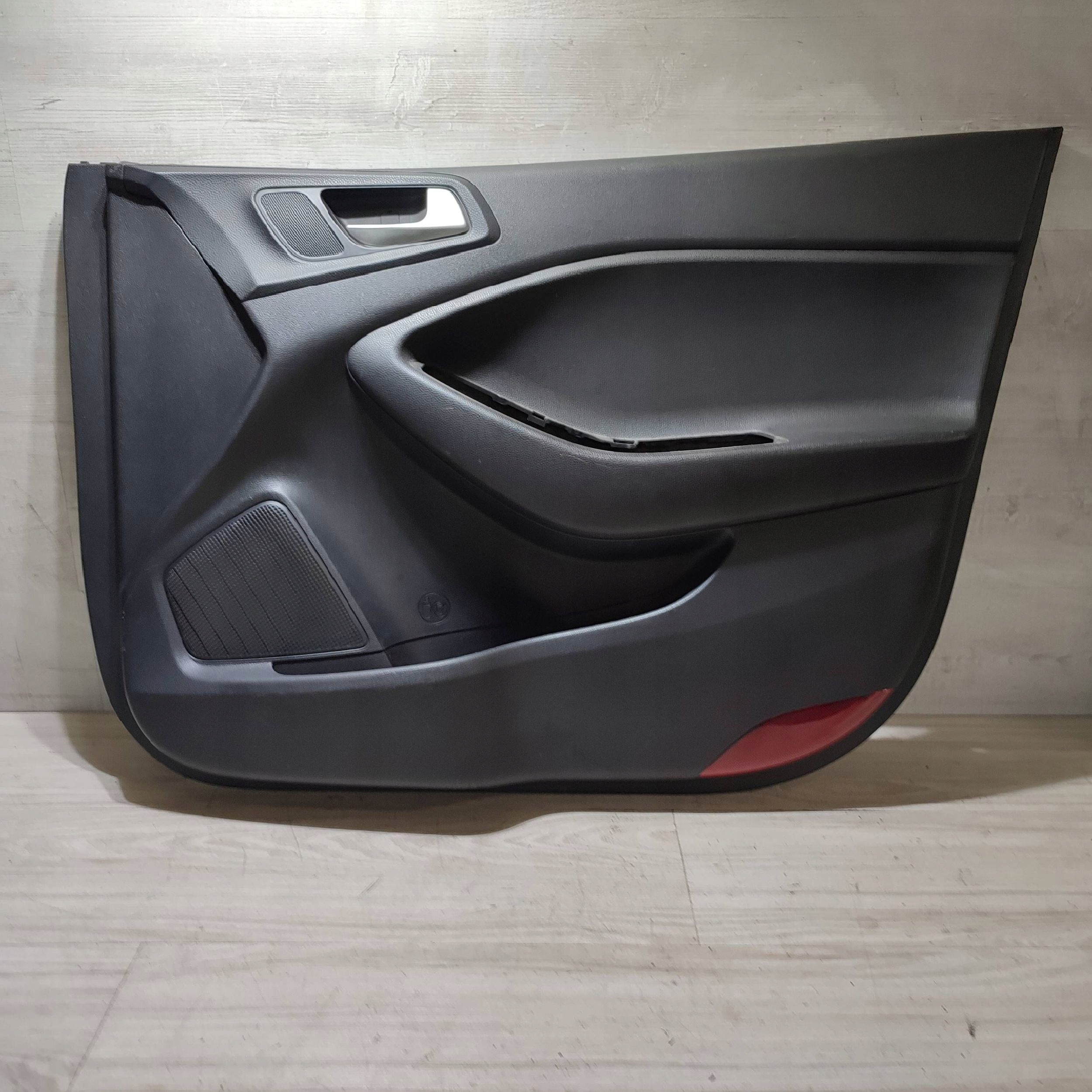 side door przednich front side right Hyundai i20 82320C8010