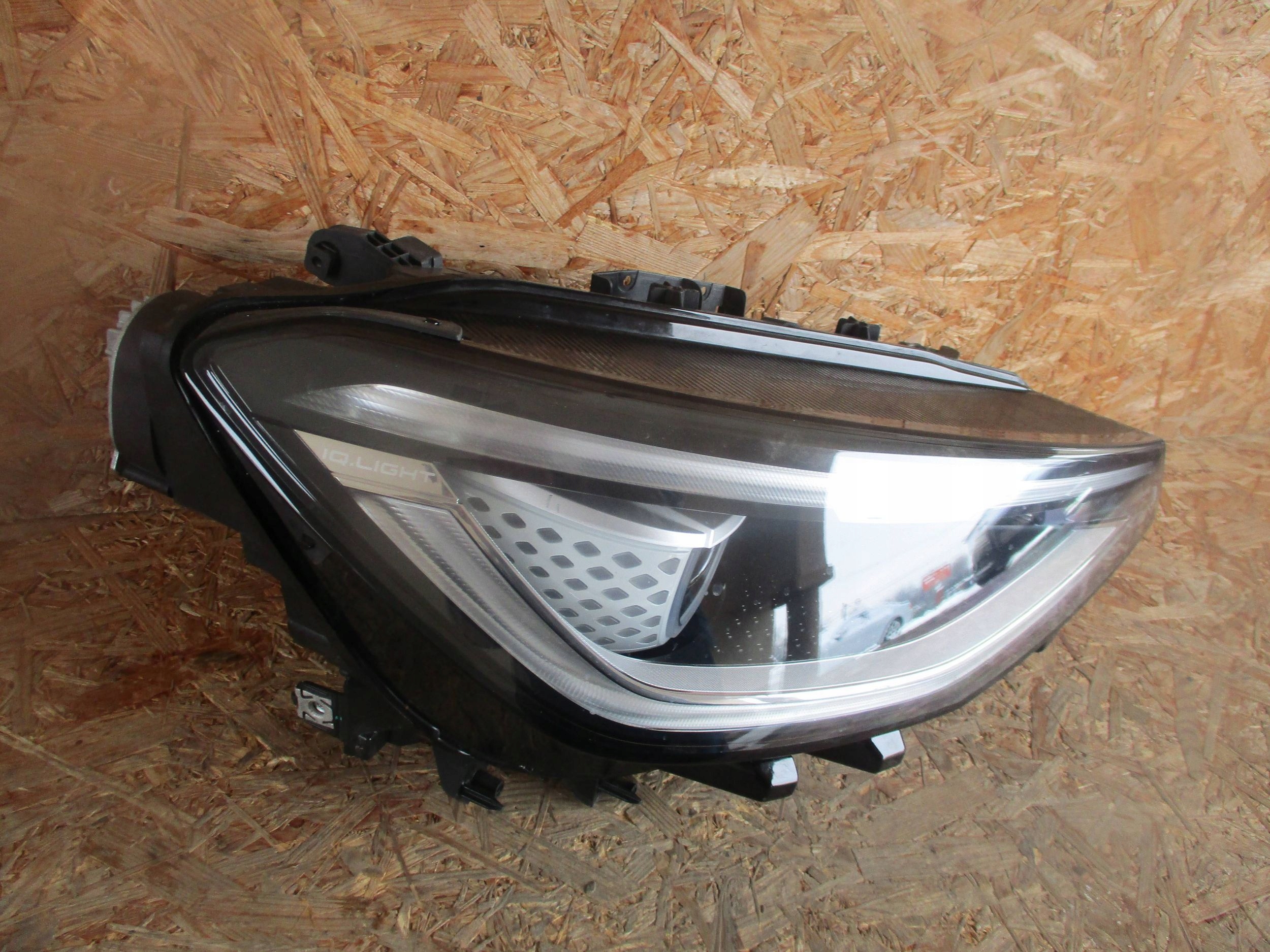 light front front right VW ID4 11B IQ LIGHT