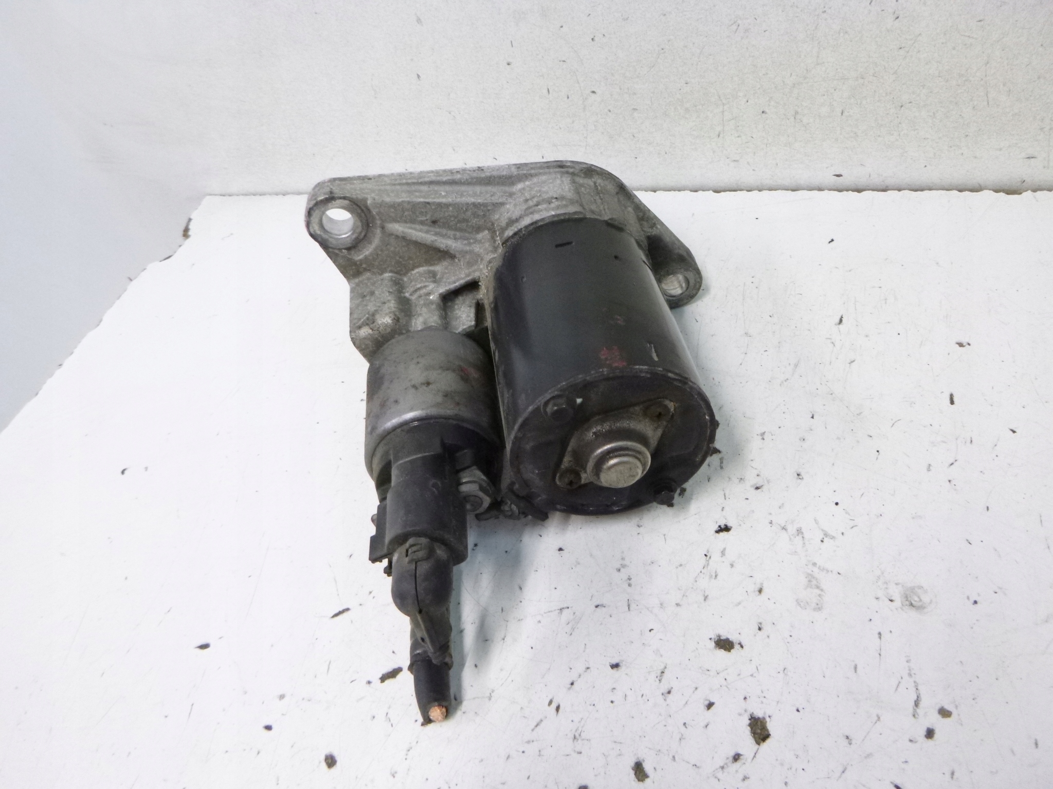 starter VW Golf V 1.4 BCA 10 zebow 2006r. 0001120406