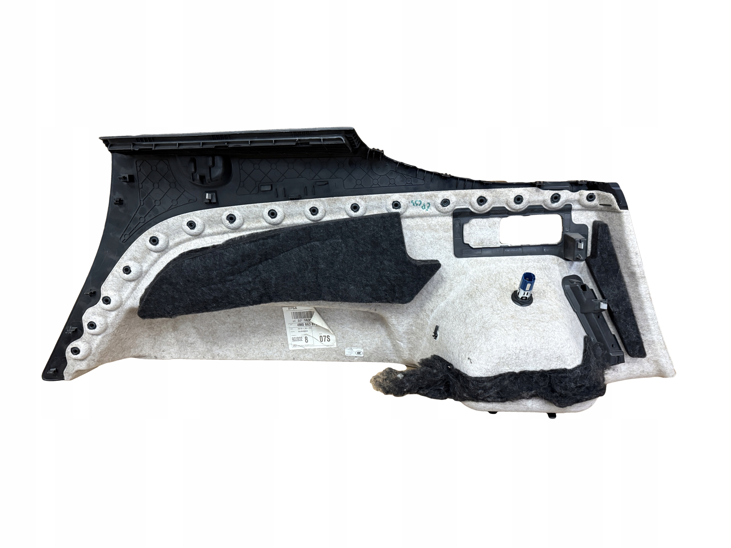 AUDI Q7 4M boot upholstery left 4M0863879D