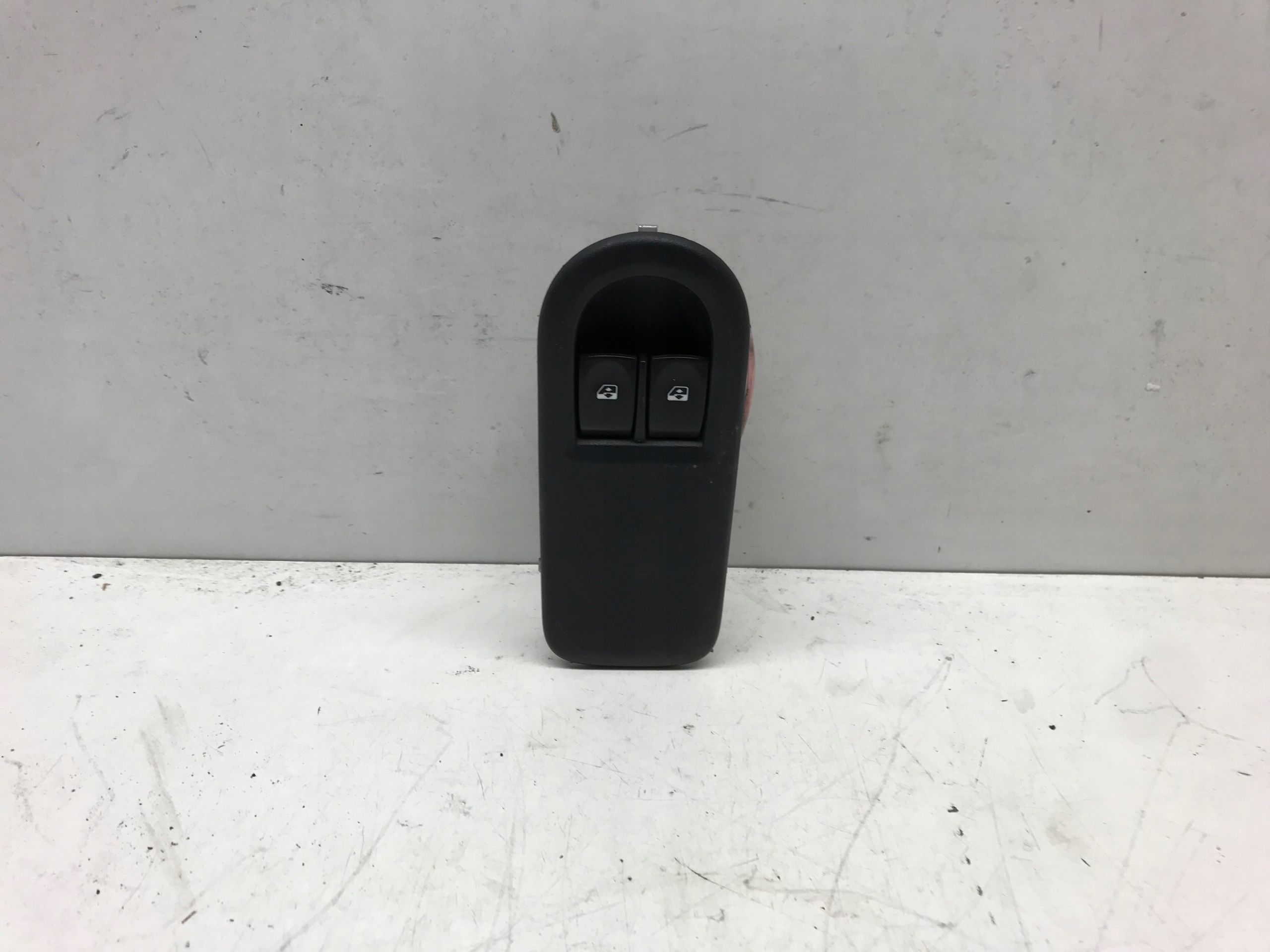 window control switch driver´s left RENAULT CLIO III 3 2 windows 8200356519 EUROPA