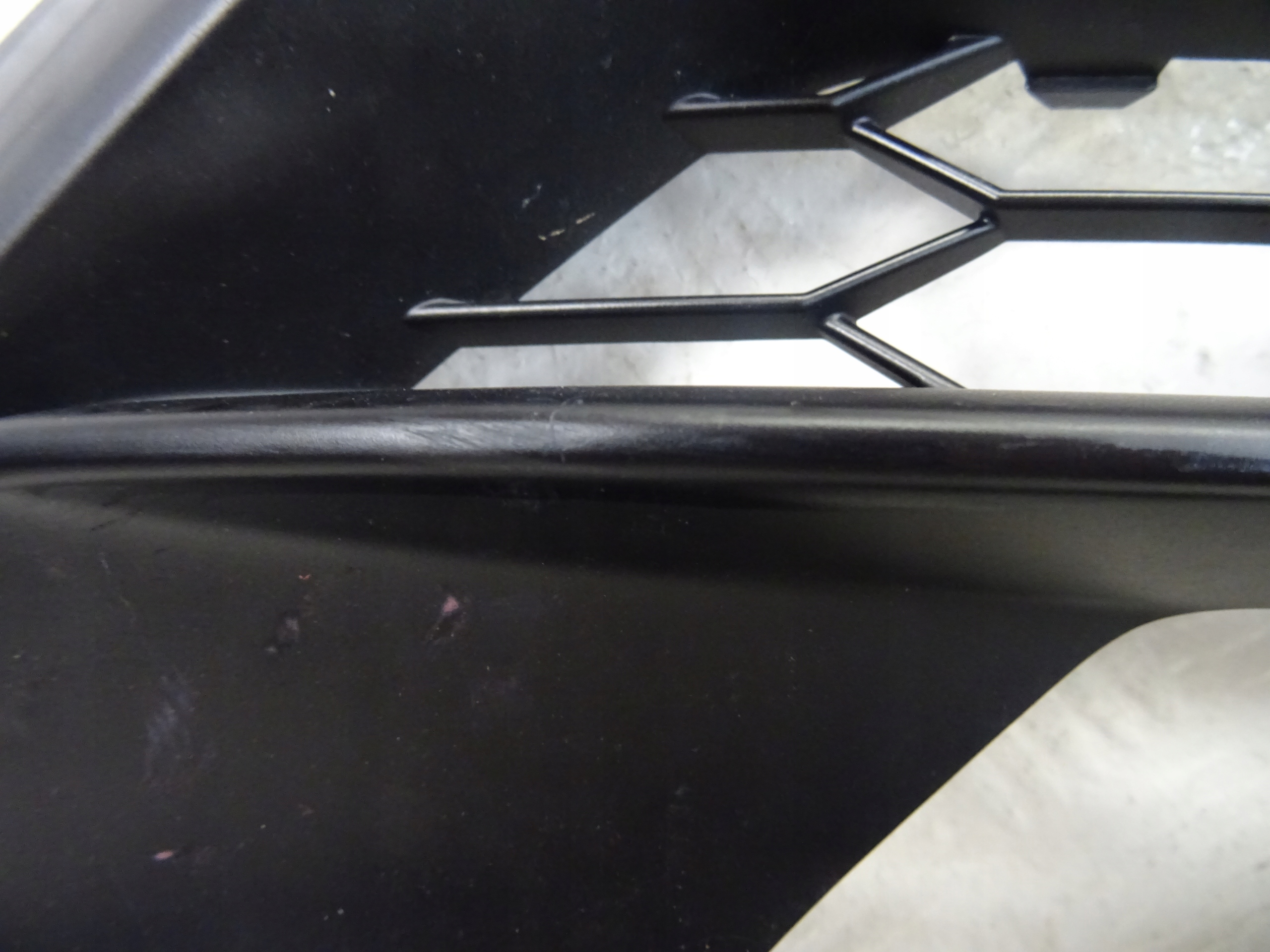 grid of a bumper front front left AUDI Q2 S-LINE 81A807681C