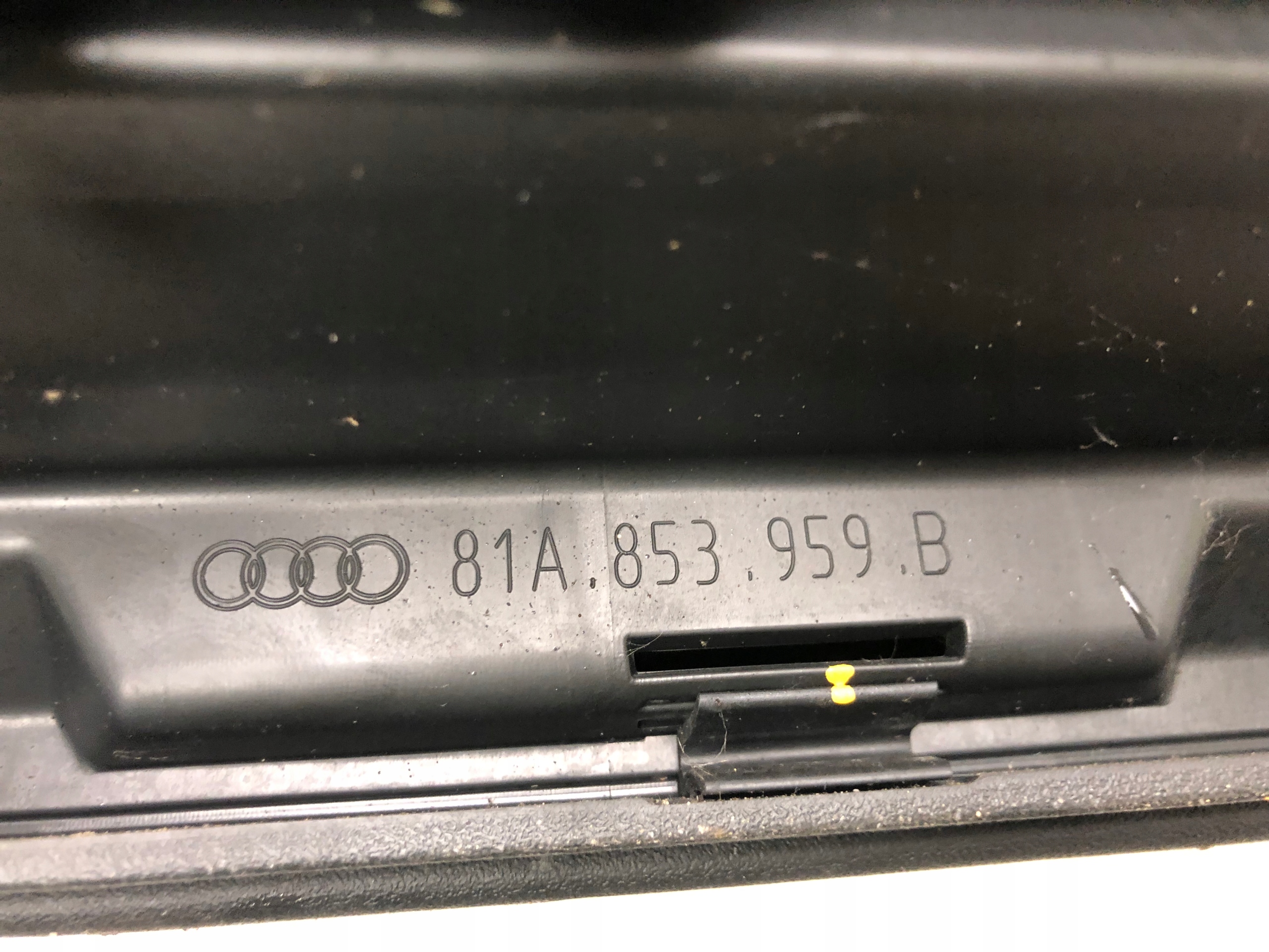 moulding door left front AUDI Q2 81A853959B