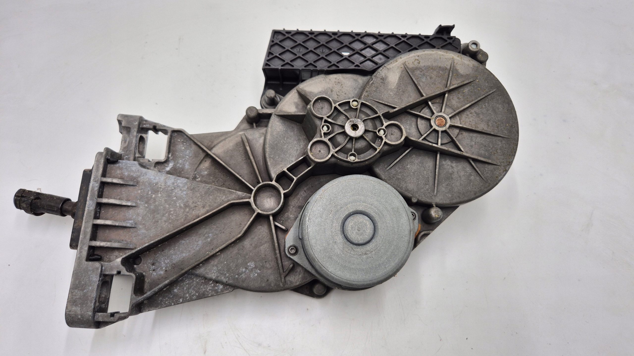 MECHANIZM SILNICZEK KLAPY BAGAŻNIKA 2057604100 MERCEDES W205