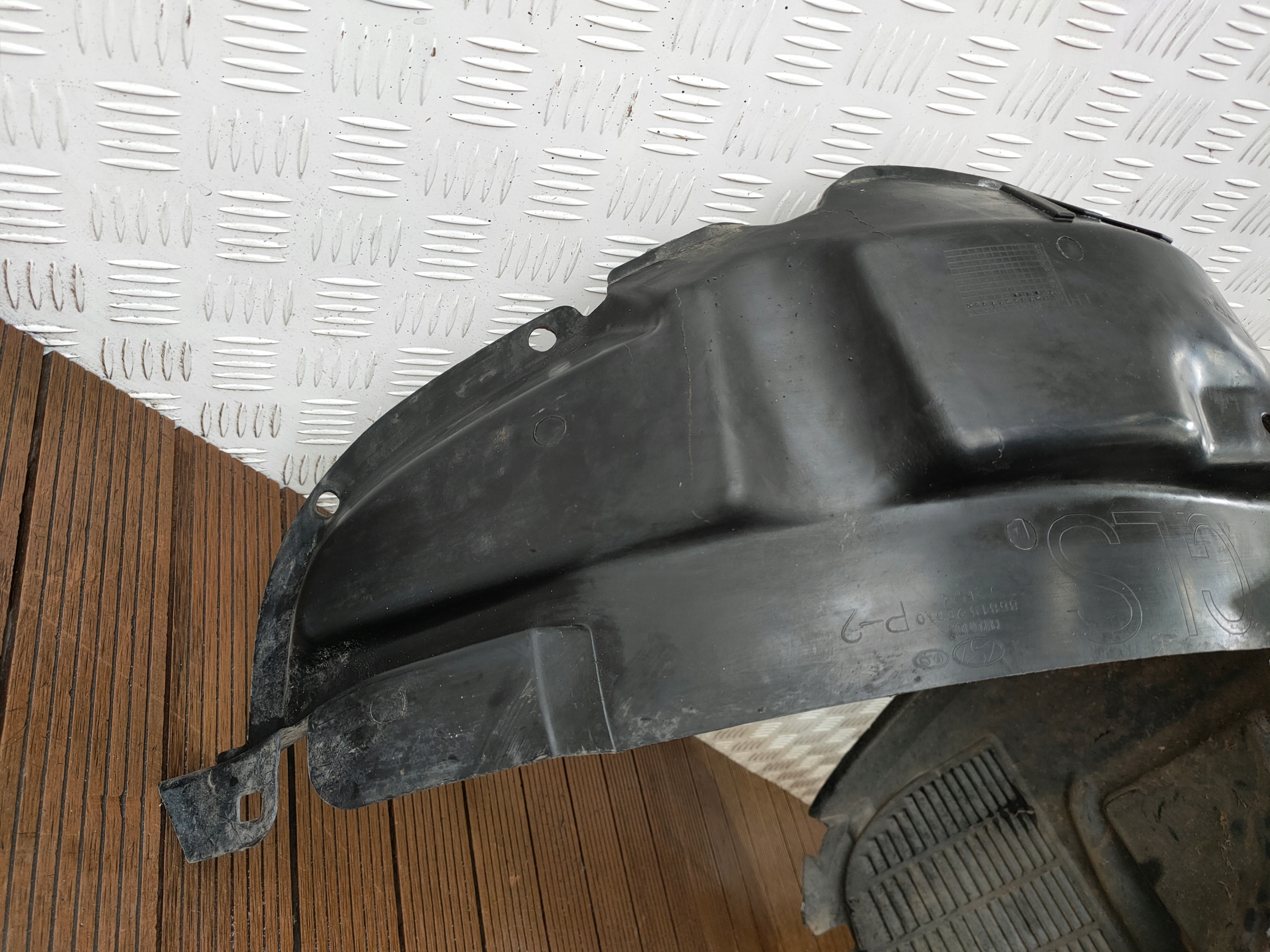 HYUNDAI TUCSON and LIFT 04-09 mudguard front left front 86811-2E010 OE