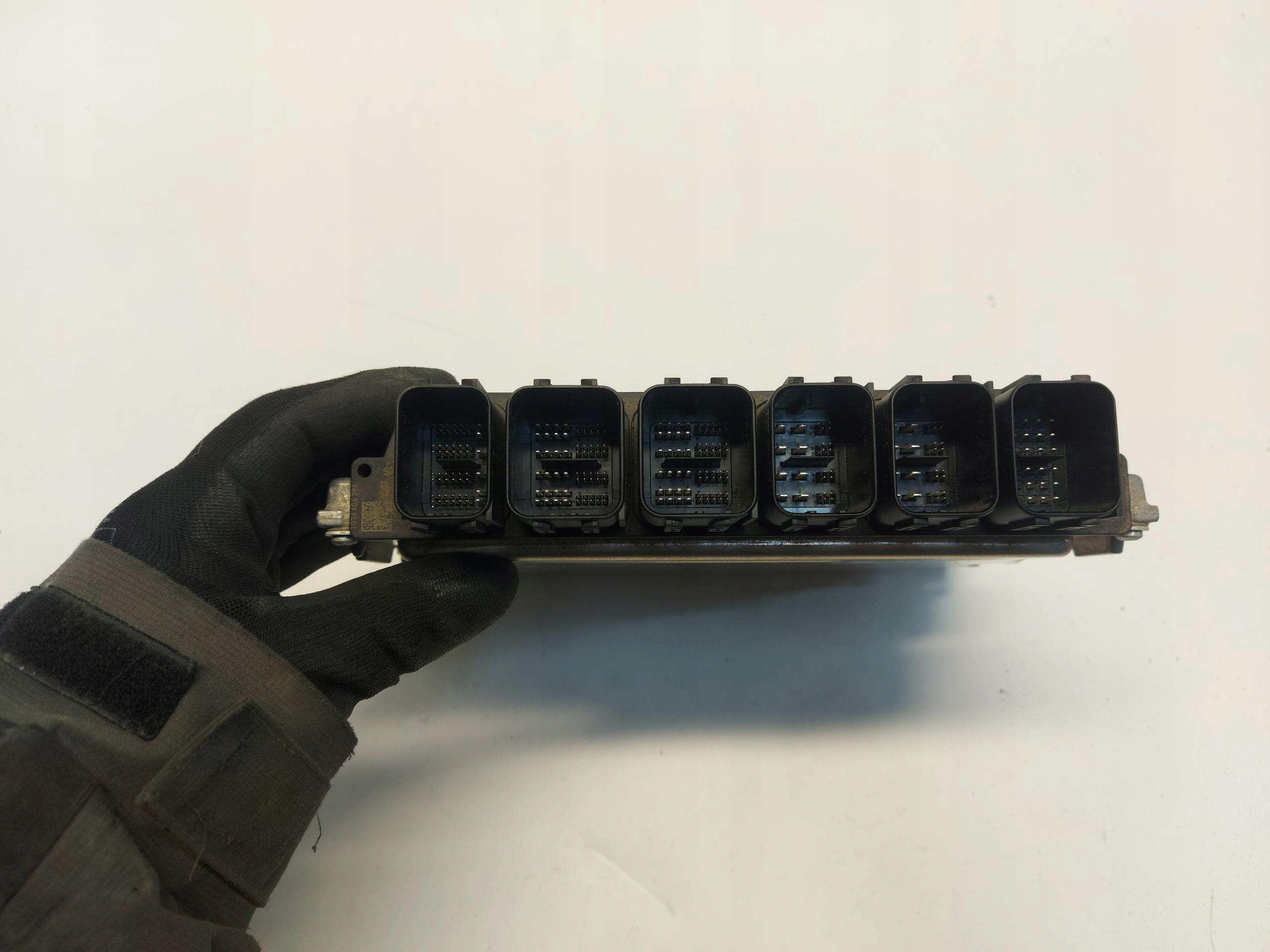 BMW G20 330e computer control unit of the engine 5A088E4