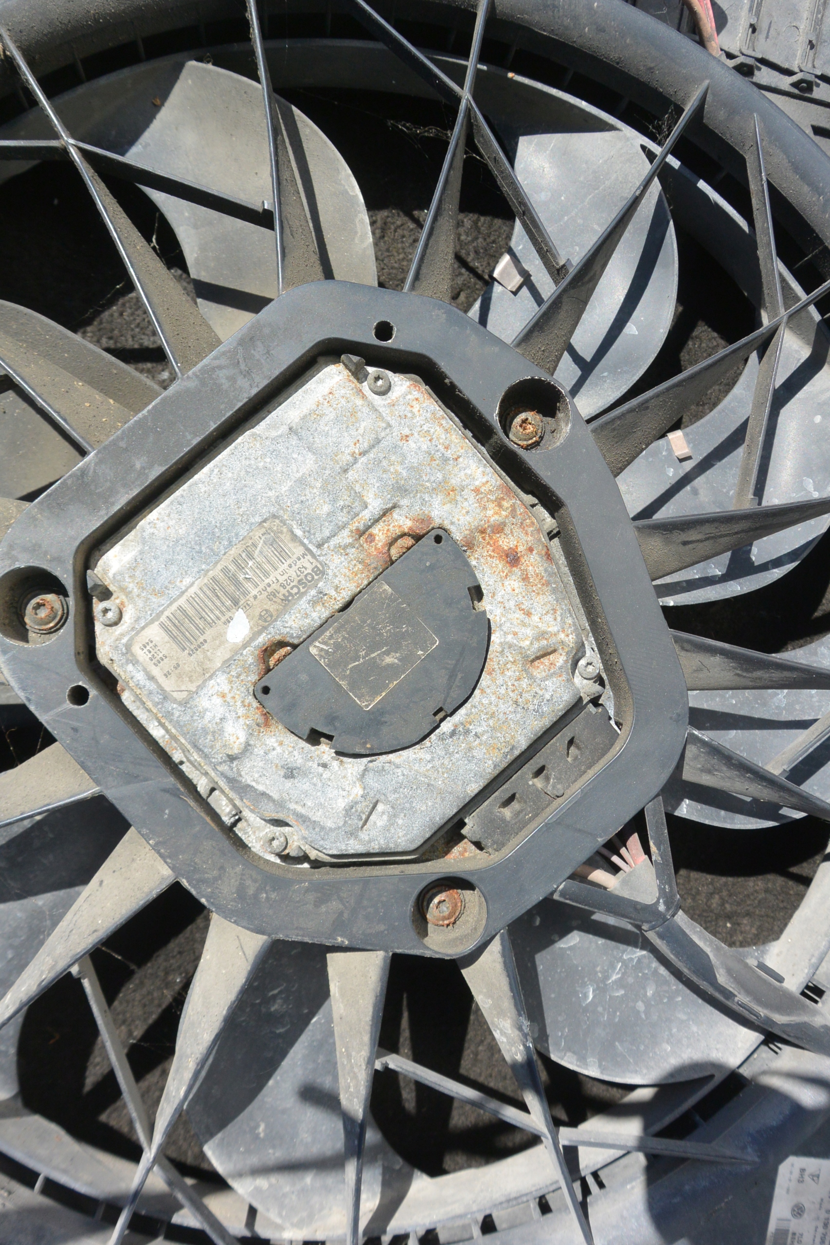 ventilátor chladiče AUDI Q7 4L TOUAREG 7L