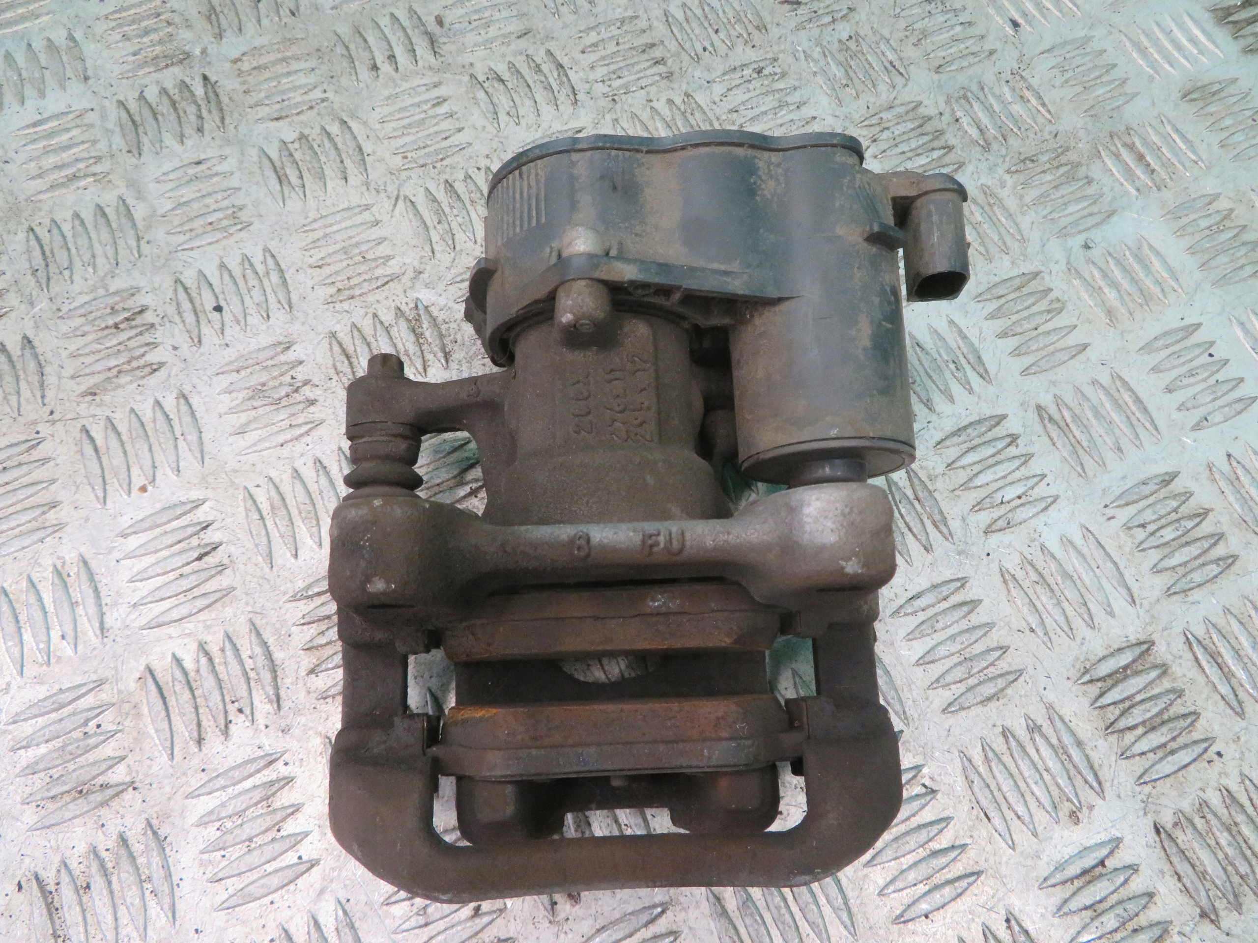 caliper brake left rear part MERCEDES W177 2.0 19R