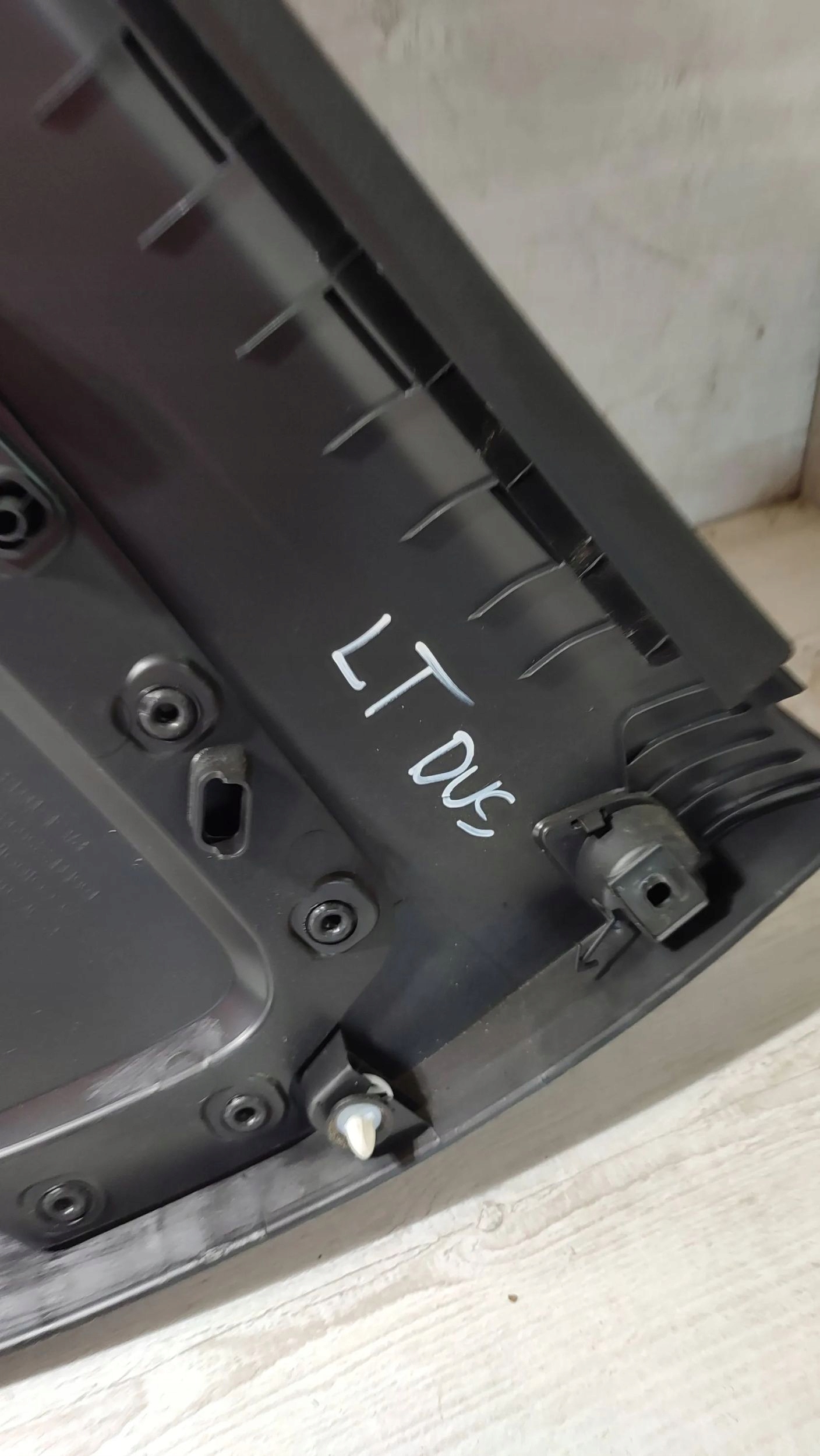 Dacia Duster II 17r 1.2 rear part side left Boczkek door