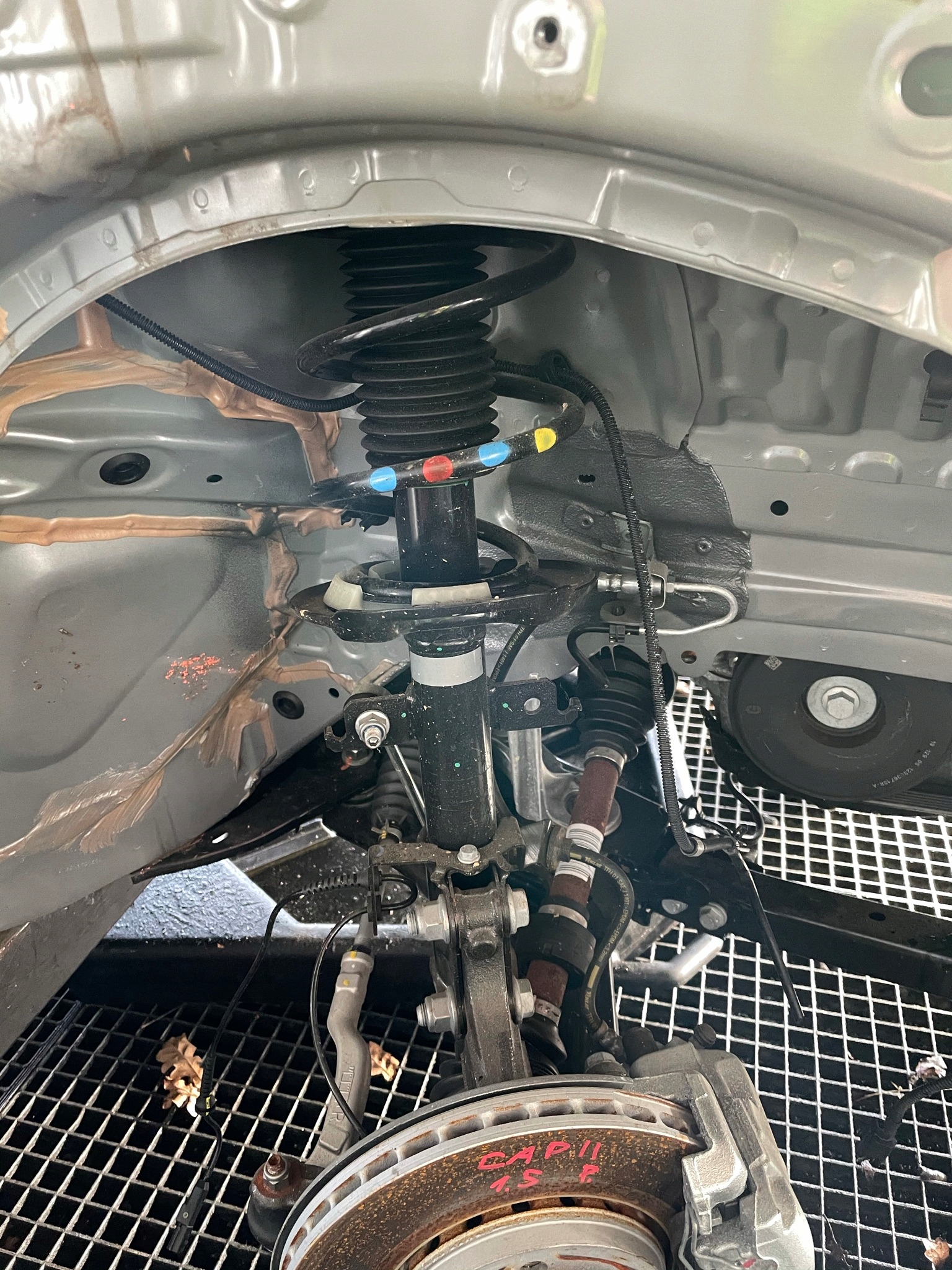 RENAULT CAPTUR II 1.5 RIGHT SWING SHOCK ABSORBER