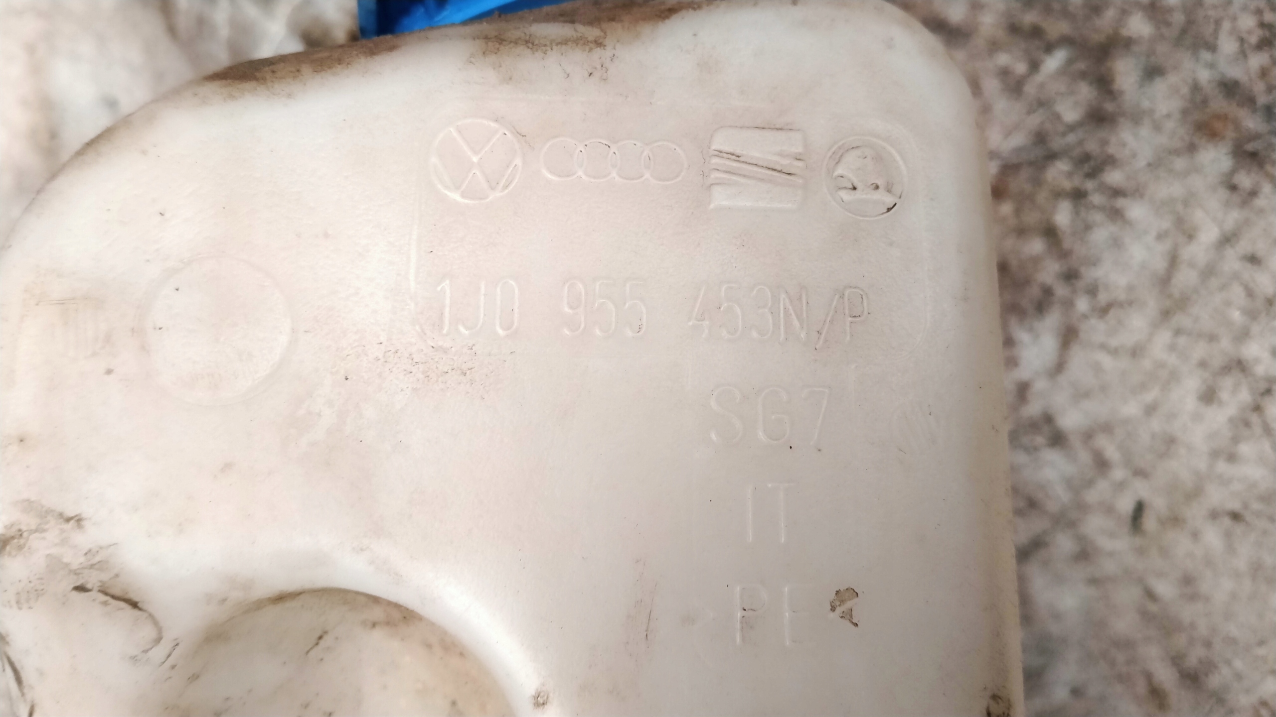 skoda Octavia and washer fluid tank 1J0955453