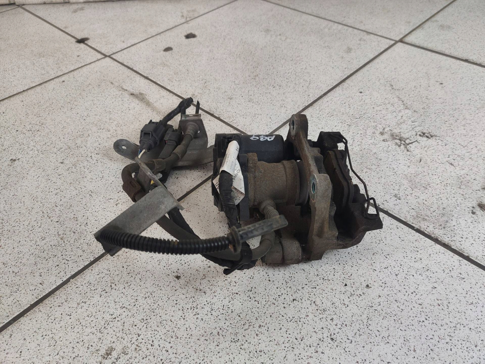 caliper brake rear part right side Ford Fusion USA 2 2016