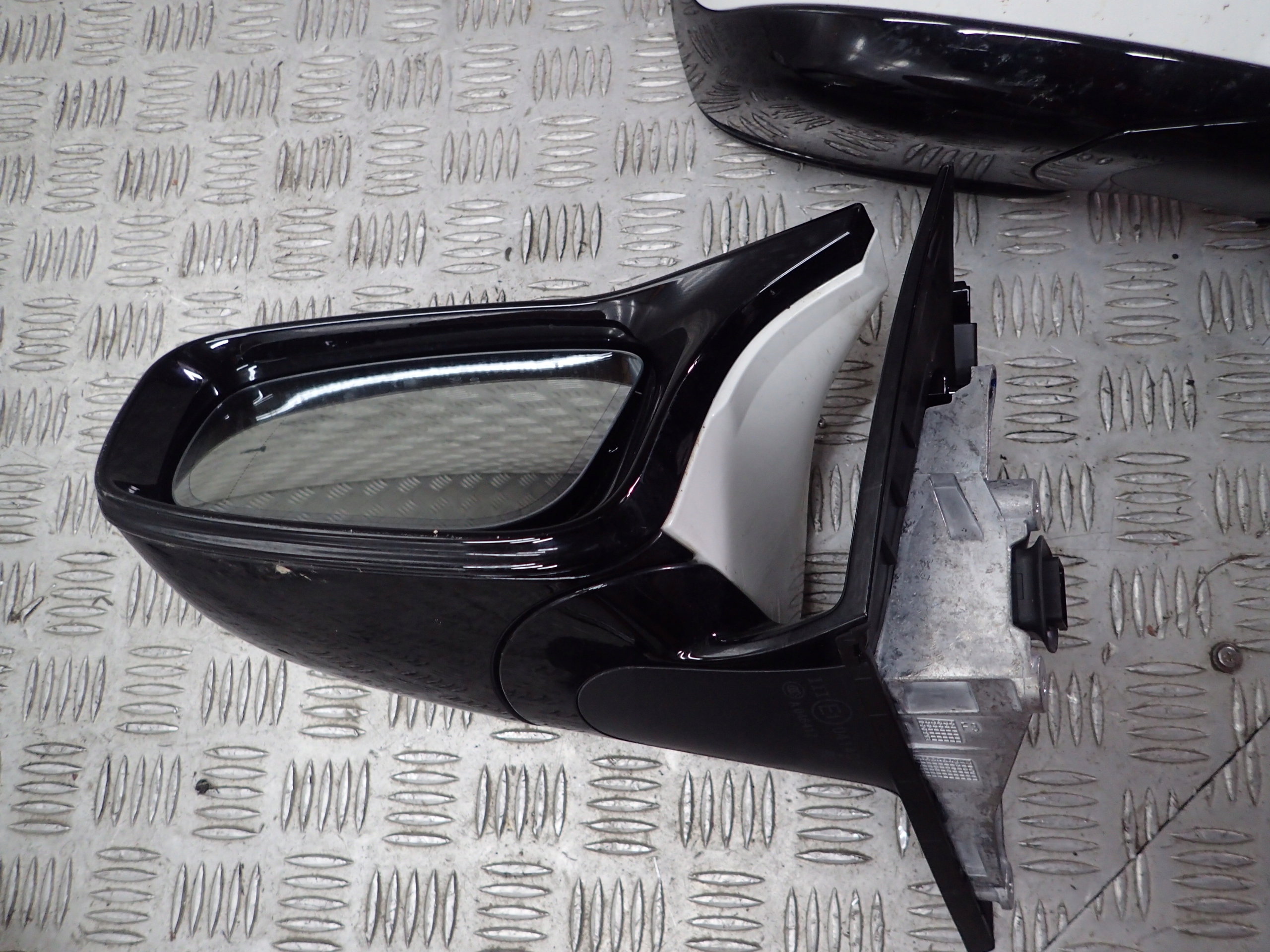 BMW M5 F90 5 G30 LUSTERKO ZEWNĘTRZNE LEWE Producent części BMW OE