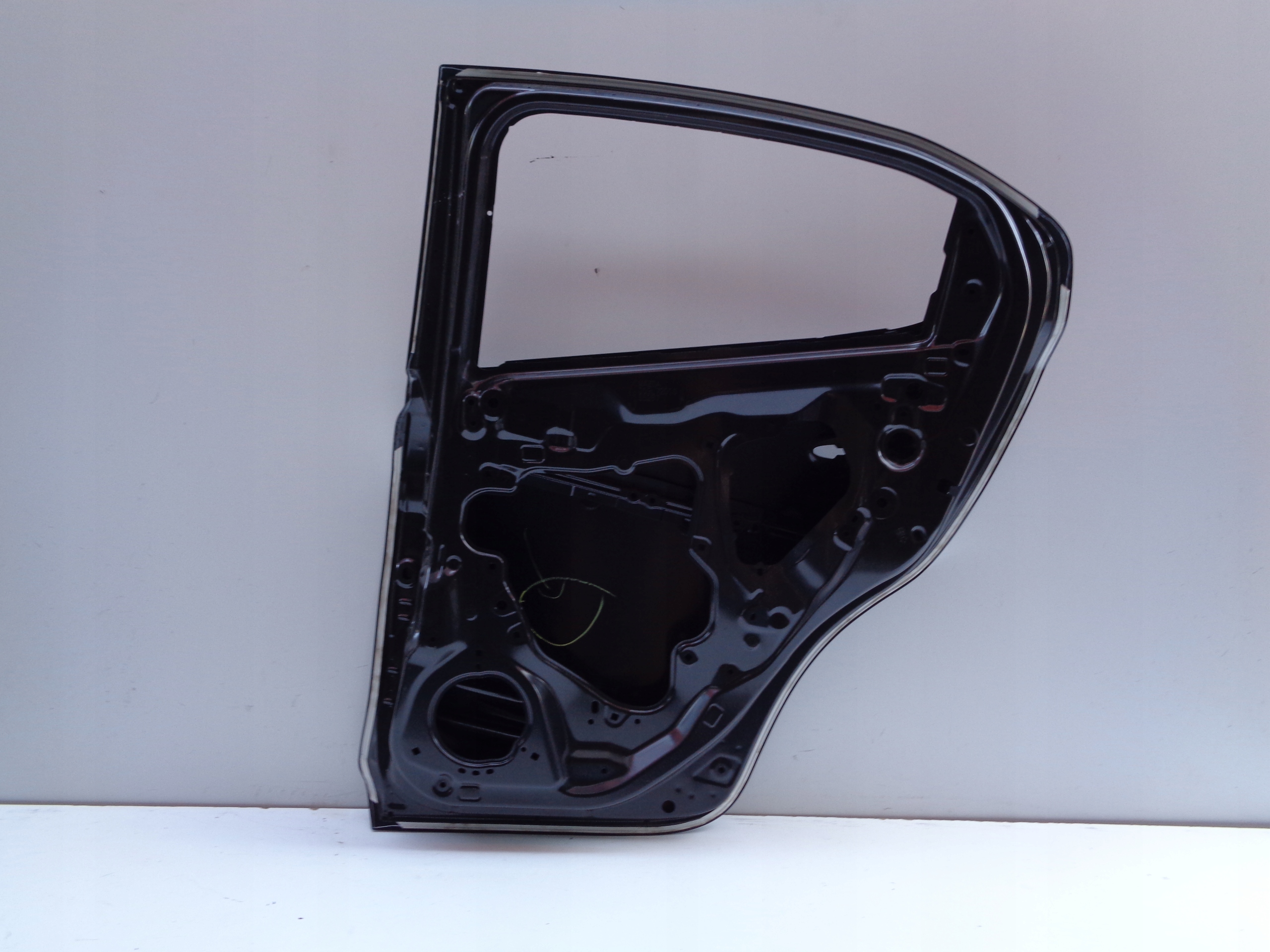 new door right rear. MAZDA 2 14- NR 47157
