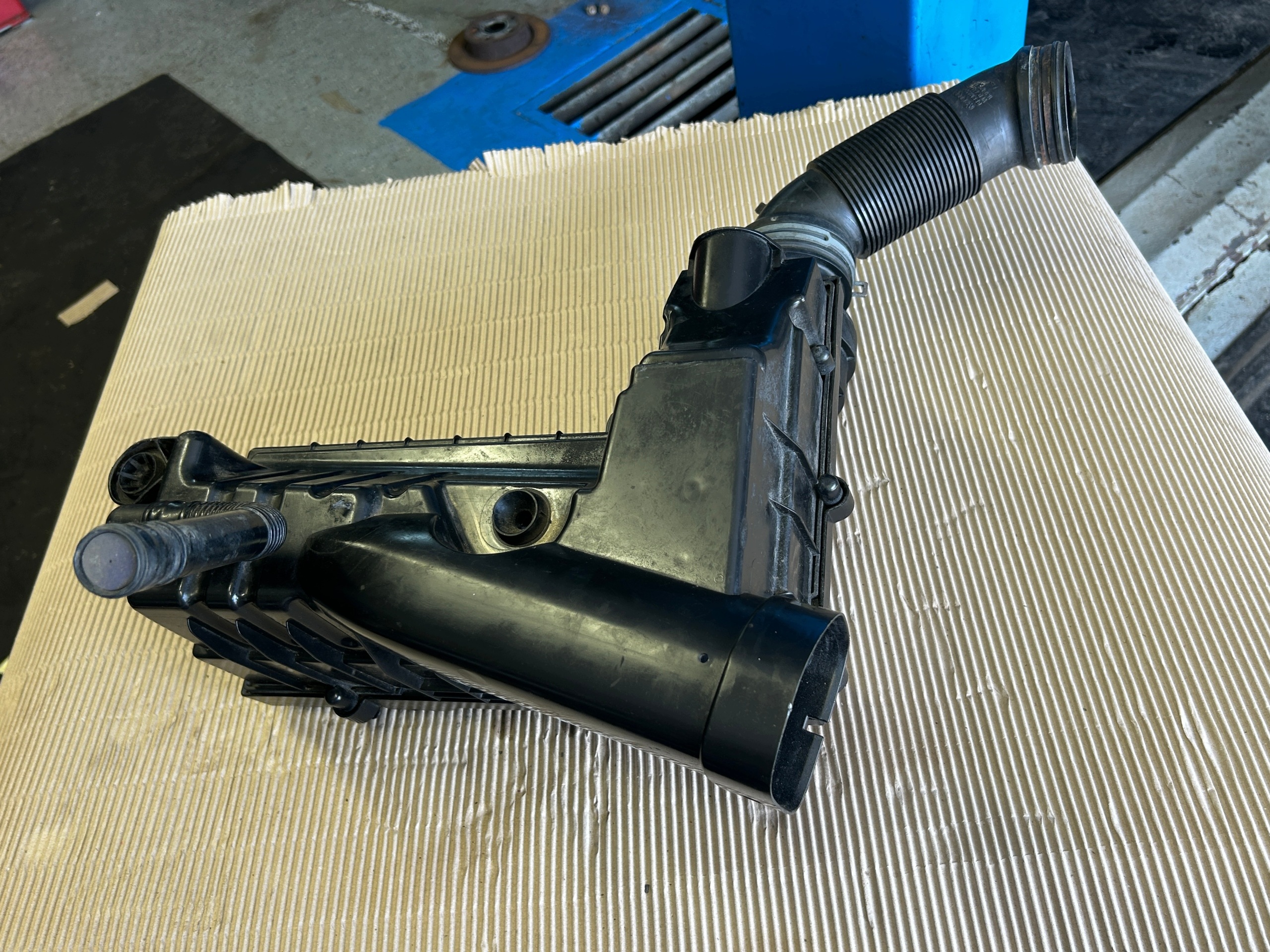 VW TOURAN 1,4 1,6 Gehäuse filter luft 1K0129607AG