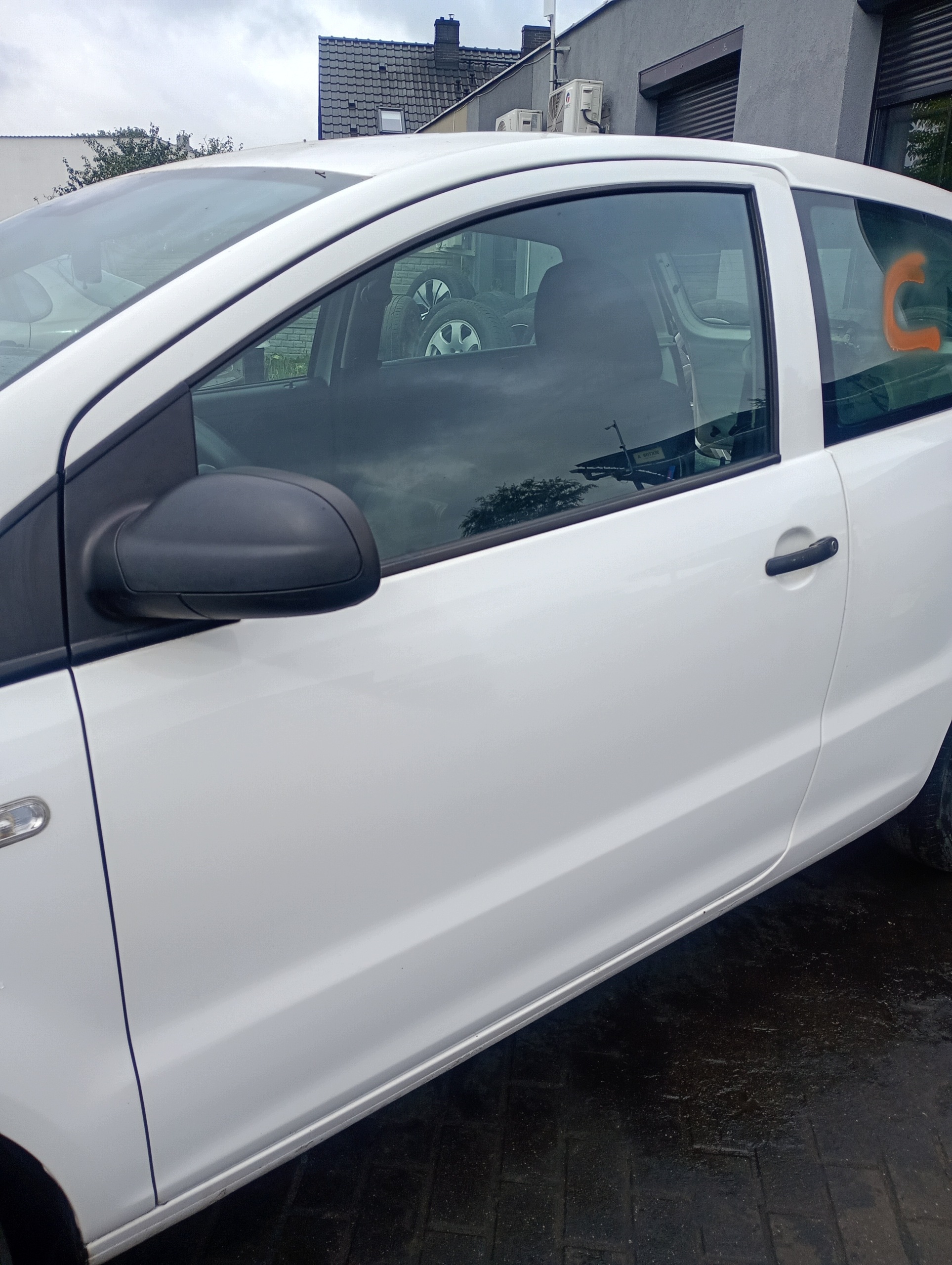 door left front front VW Fox 05-11 kod lakieru LB9A