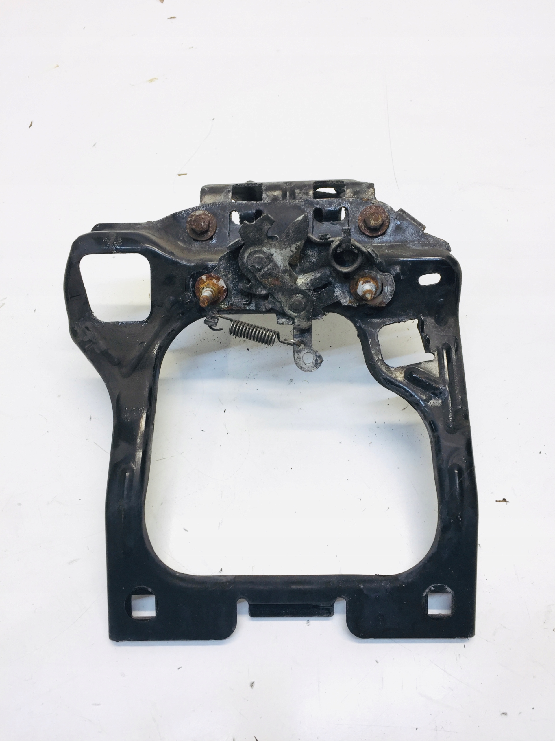 ЗАМОК КАПОТА PEUGEOT 208