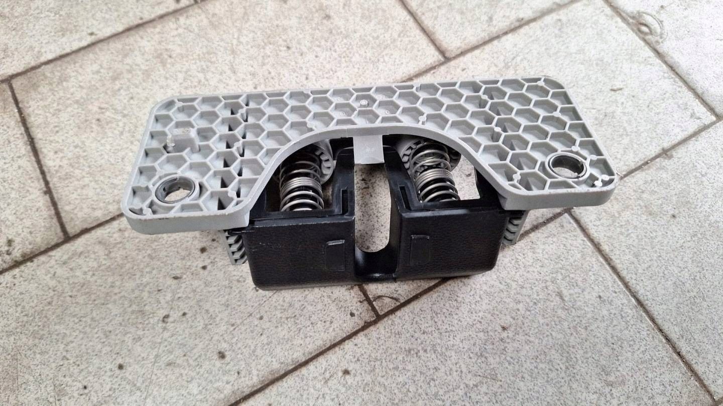 RYGIEL bracket ZAMYKANIA bonnet MEGANE V E-TECH 905707436R