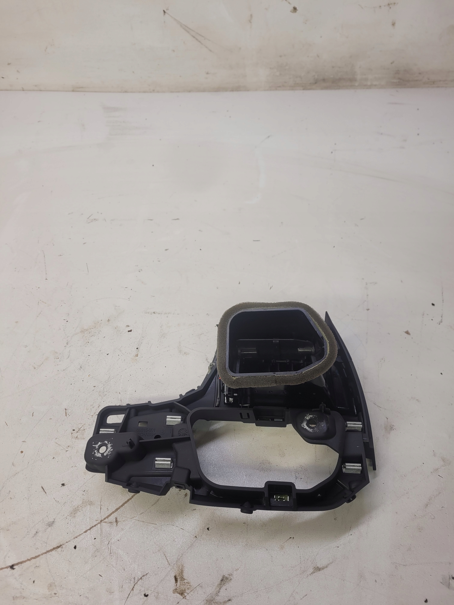 grid air conditioning devices left AUDI A4 B9 8W1820901