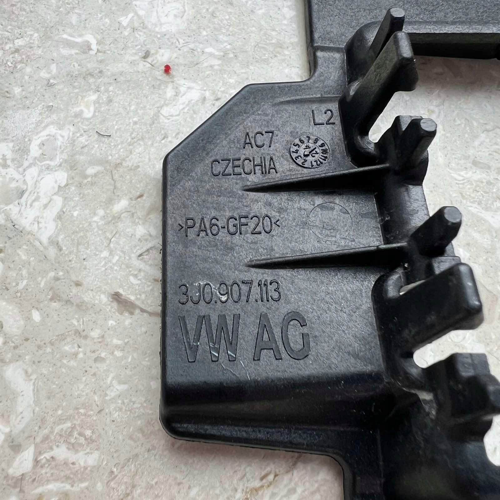 VW PASSAT B9 holder console RADARU left 3J0907113