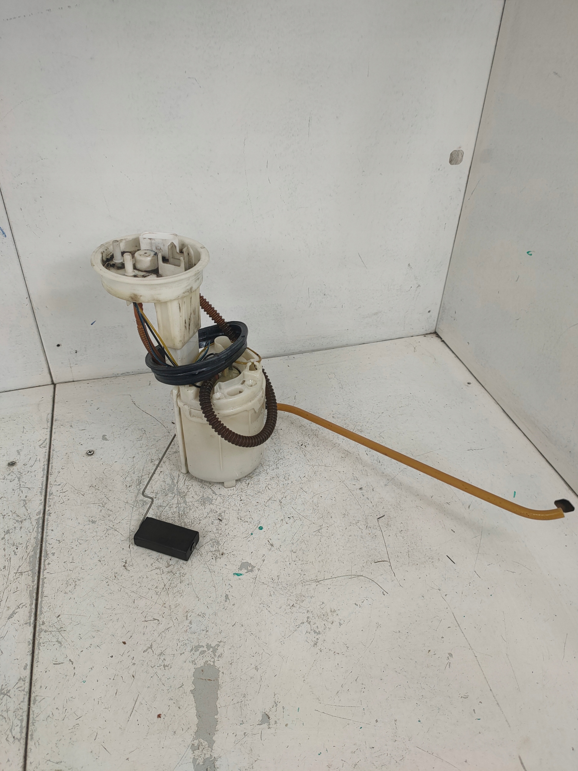 Топливный насос AUDI A4 B6 1.8 T 2.0 ALT 8E0919051L