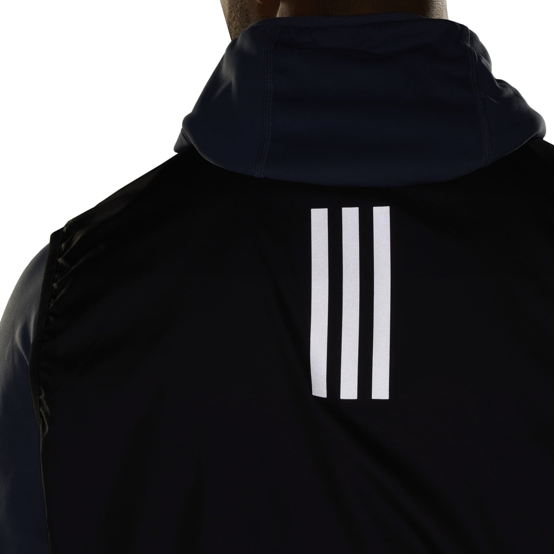 ADIDAS BEZRĘKAWNIK OWN THE RUN IN1493 r L Wzór dominujący logo
