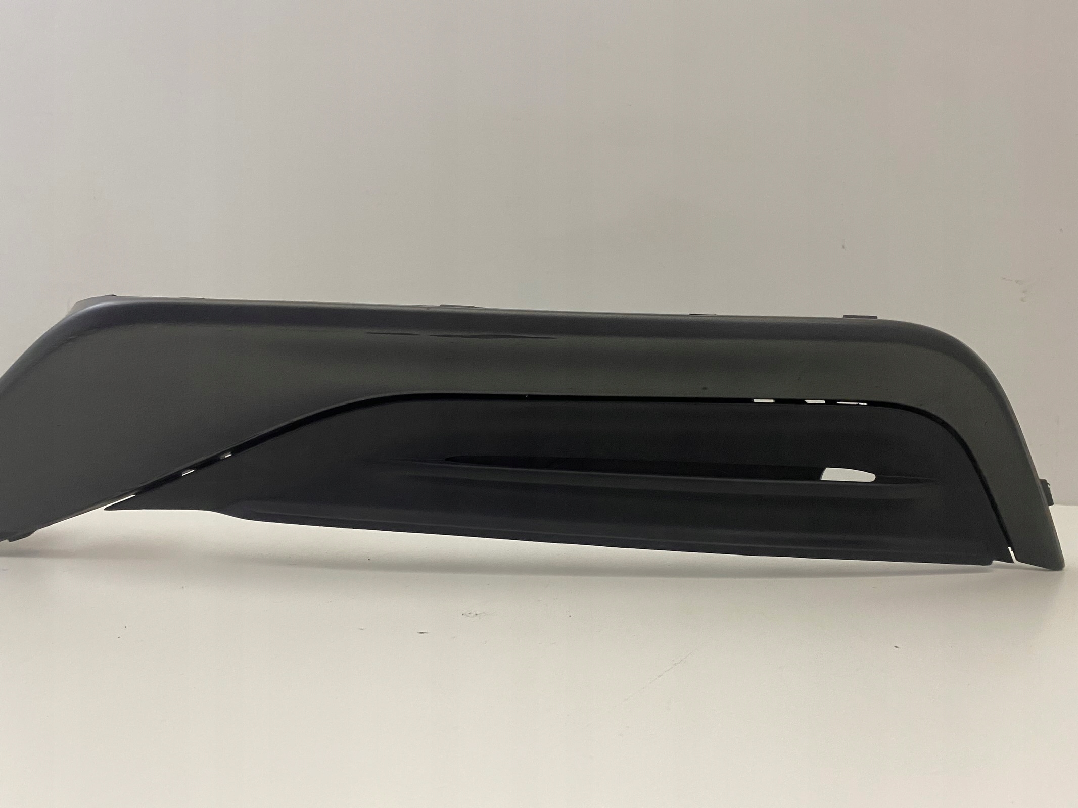 VOLVO V60 S60 LISTWA BLENDA PRAWA ZDERZAK PRZÓD Strona zabudowy przód