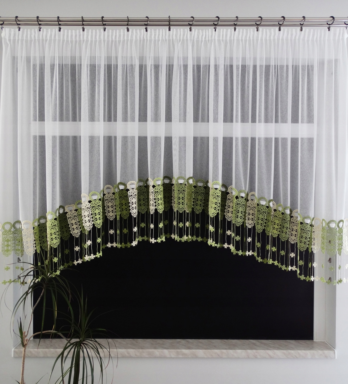 Mg Záclona Enzo ecru guipure Mac zelený oblouk 290x120 páska